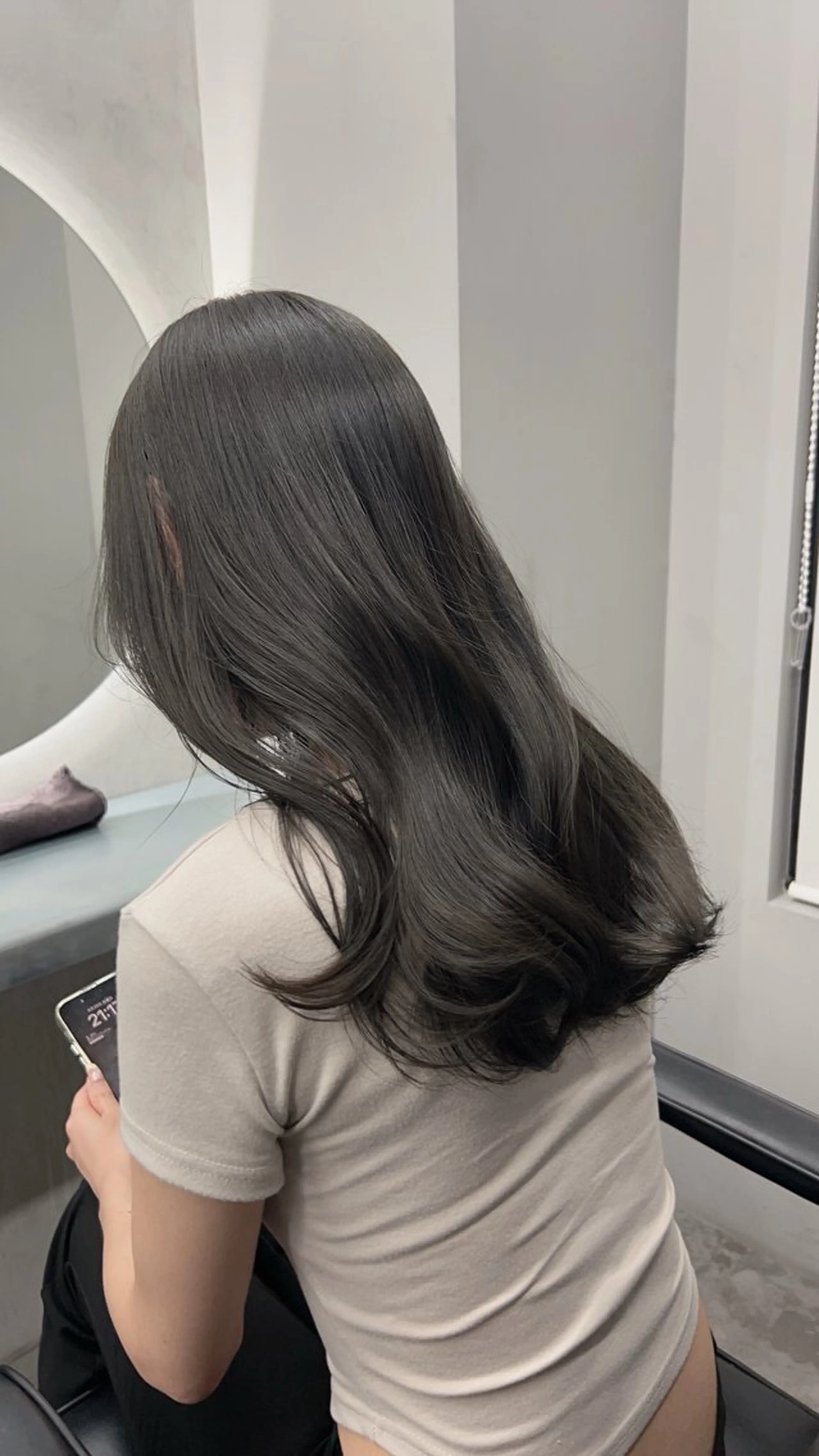 ロング アッシュ アッシュグレー ヘアカラー トリートメント グレージュ 透明感 ブリーチなし田島晃汰のヘアスタイル