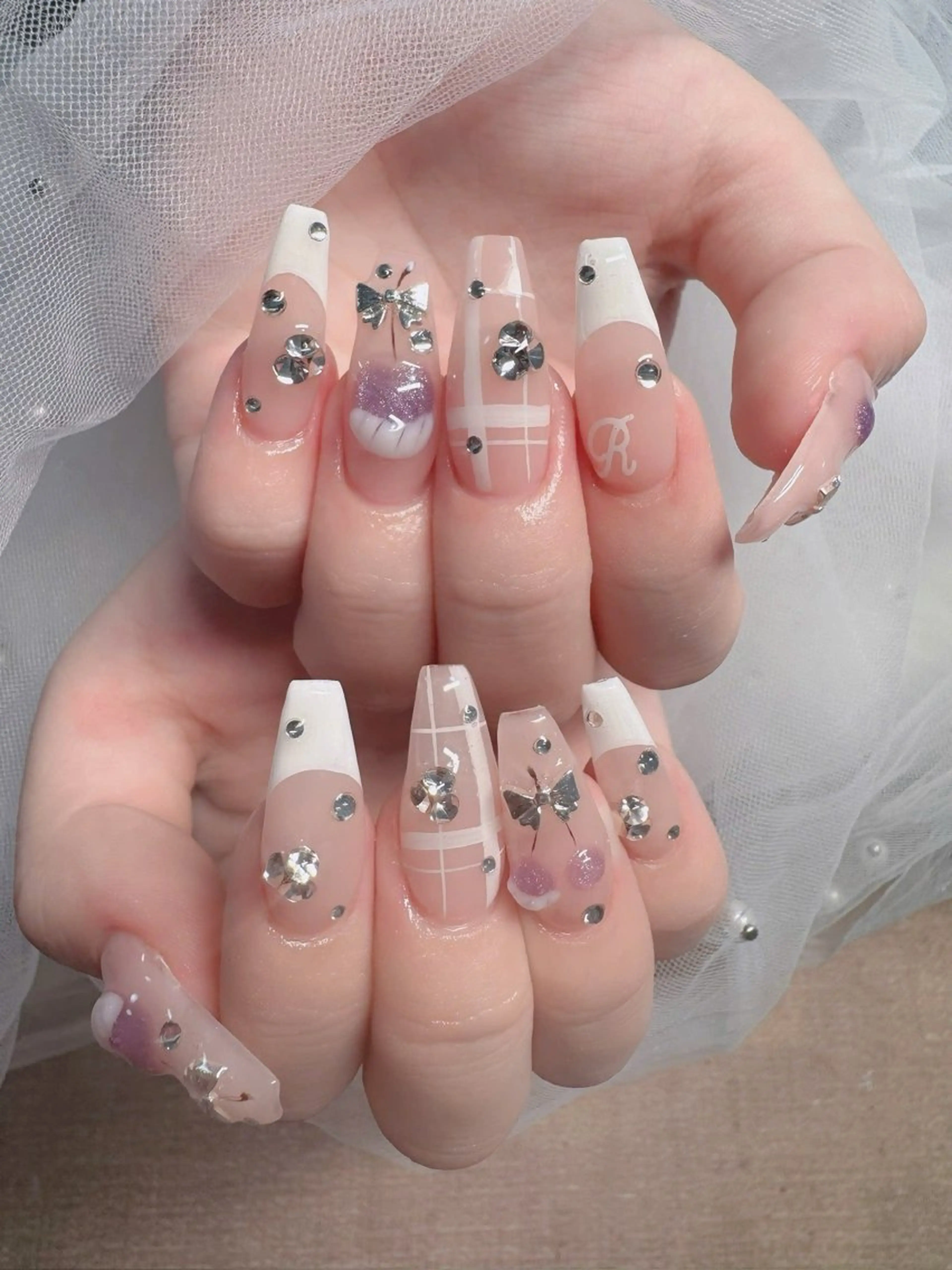 ネイル オーロラネイル フレンチネイル ジェルネイル ハロウィン 韓国ネイル ハンドネイル H.baby Nail Salonのネイルデザイン