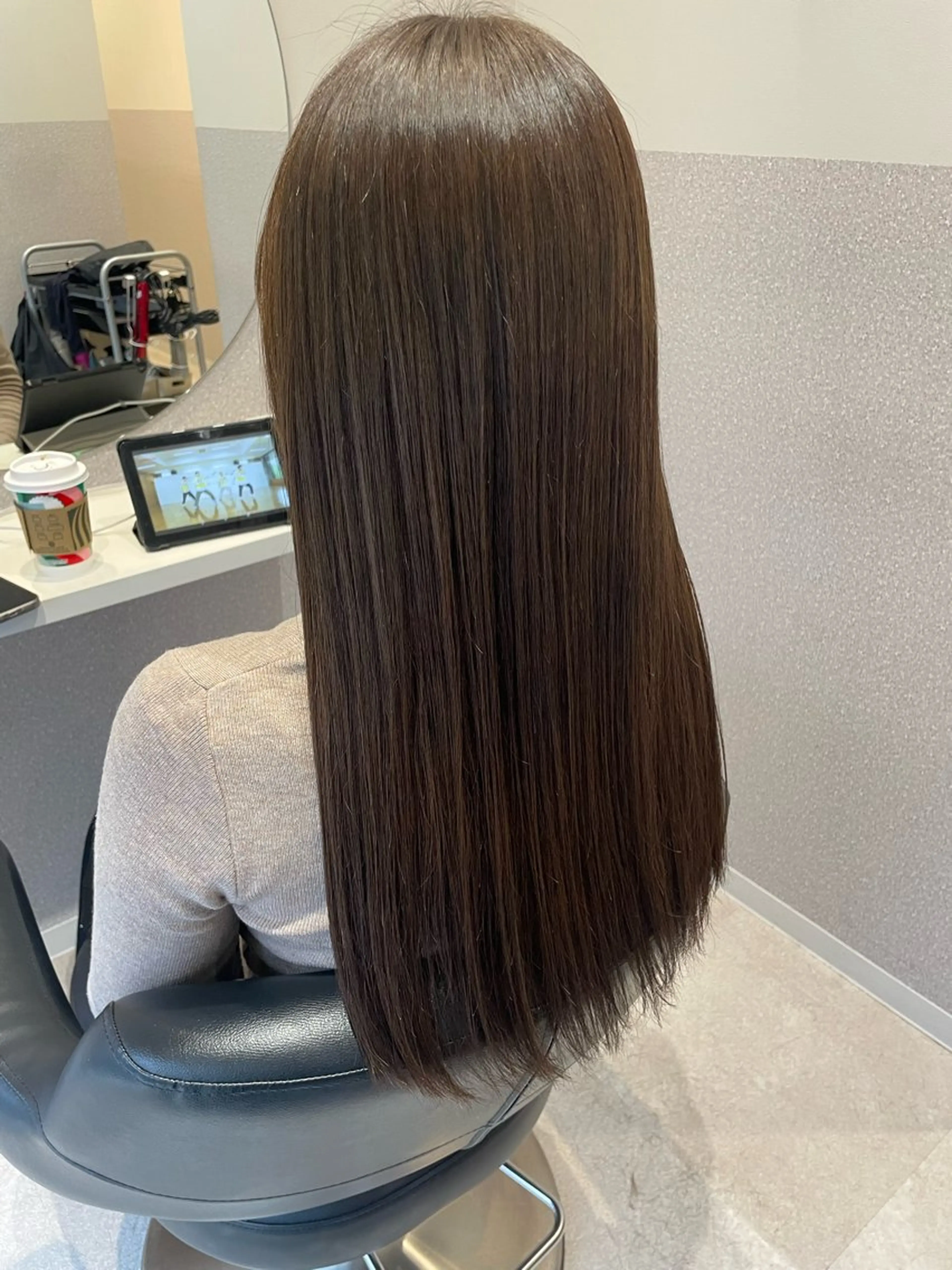 ロング カラー ベージュカラー ミルクティーベージュ カット ヘアカラー 縮毛矯正 女性リピ90%🍨 🩷佐藤みずきのヘアスタイル