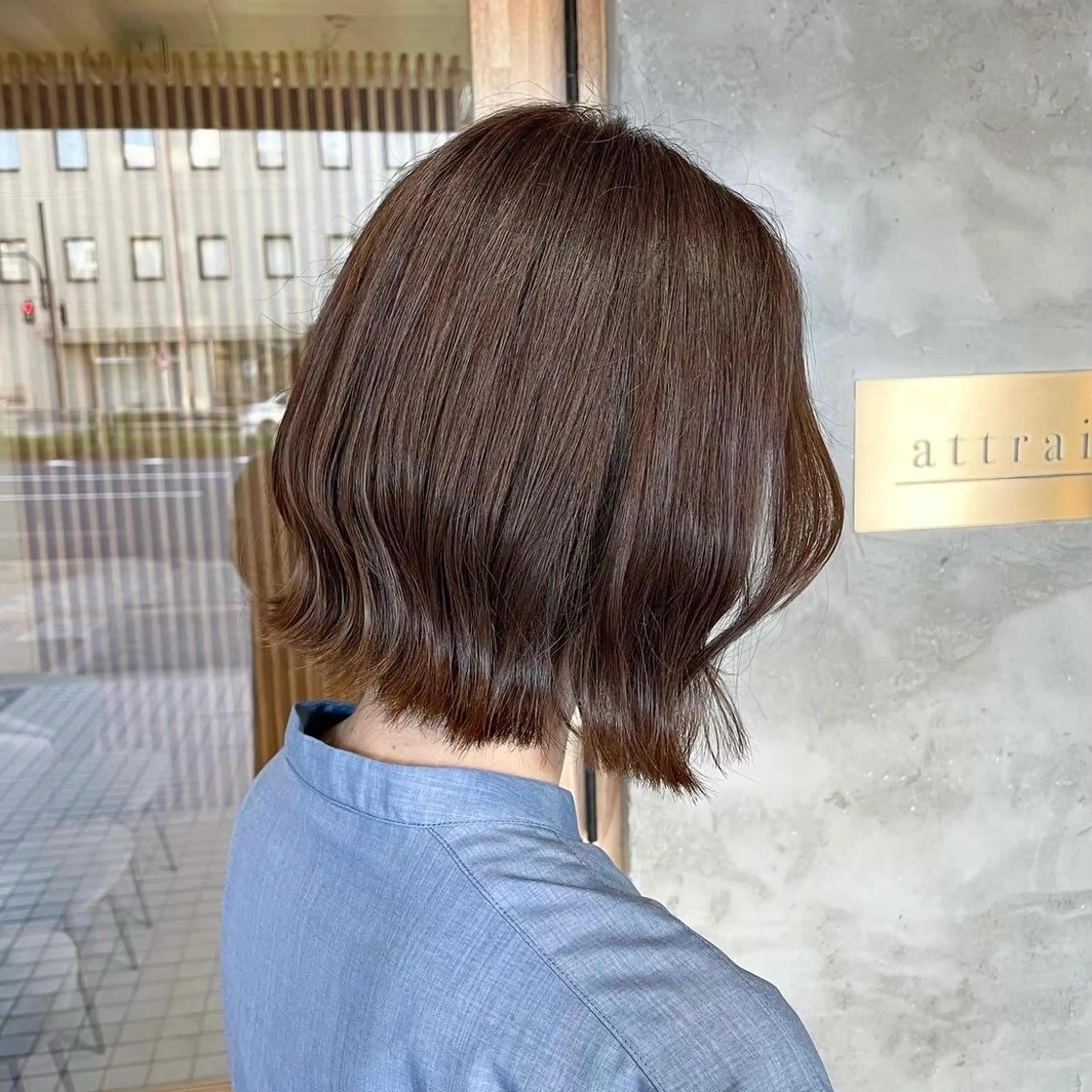 ショート カラー ショートボブ アッシュ ベージュカラー グレージュ ミルクティーベージュ カット ヘアカラー トリートメント Attrait .のヘアスタイル