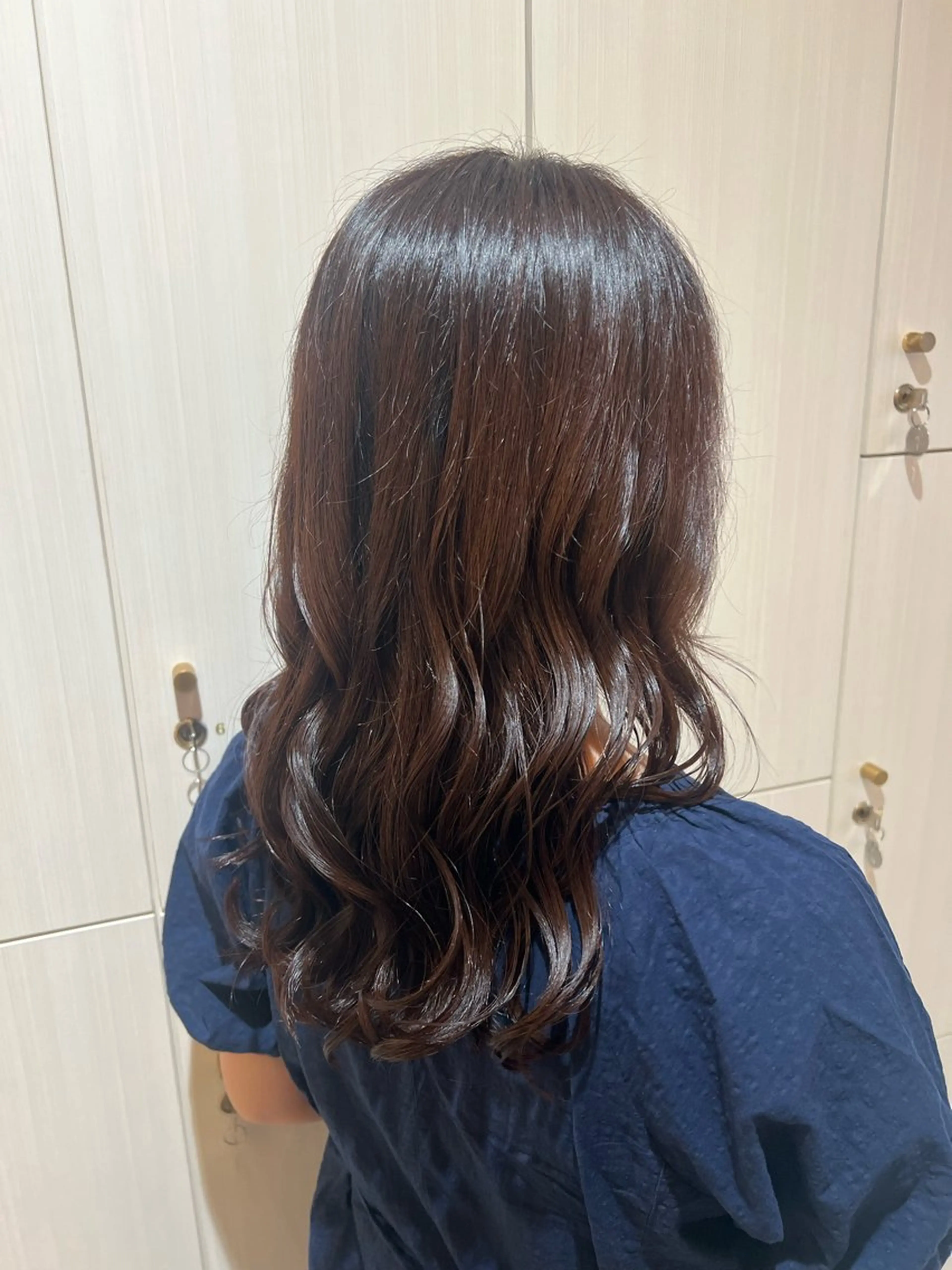 ミディアム 鈴木 彩香のヘアスタイル