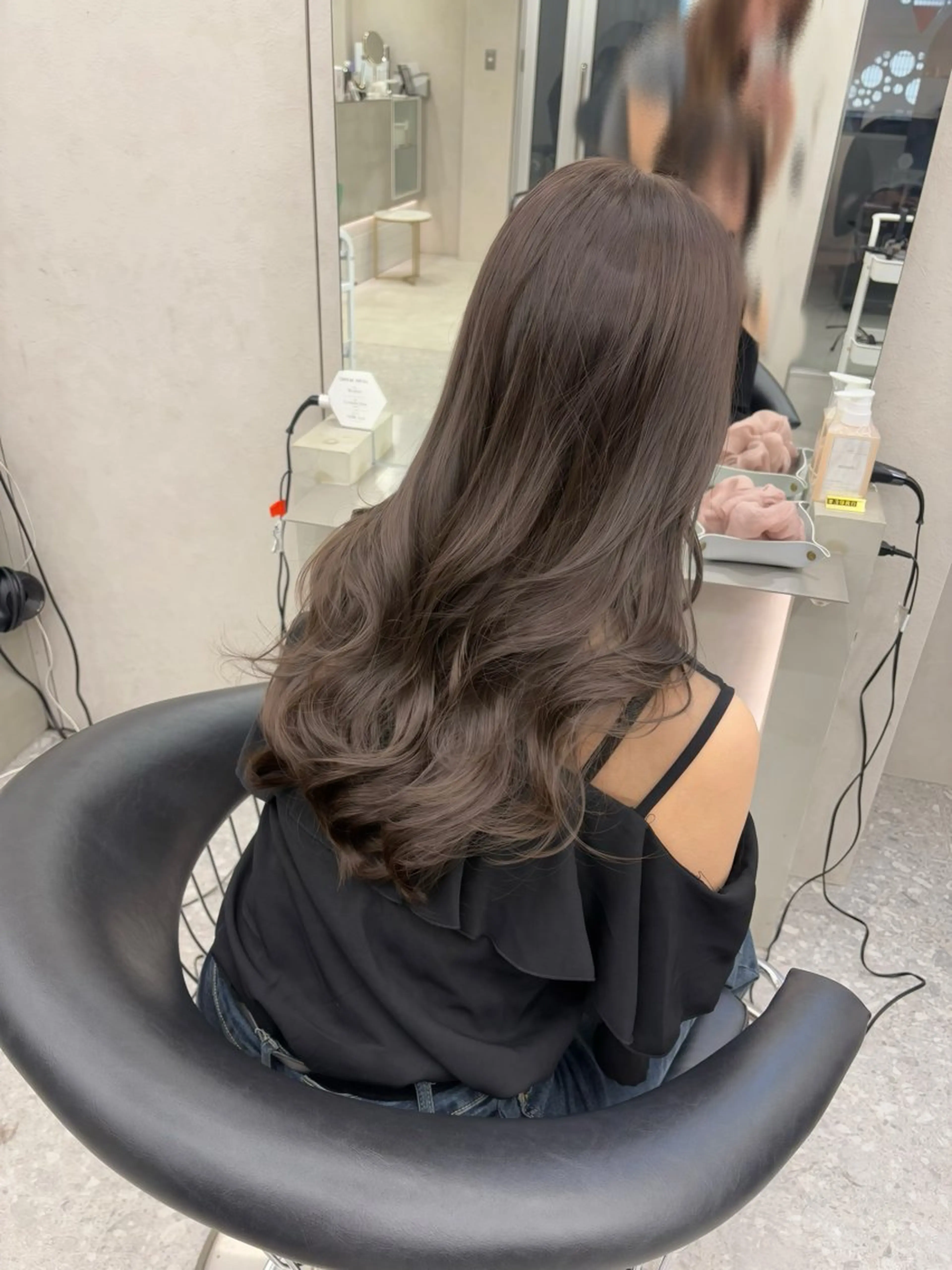 ミディアム カラー ヘアアレンジ ヘアカラー ふみか🎀 ベージュカラーのヘアスタイル