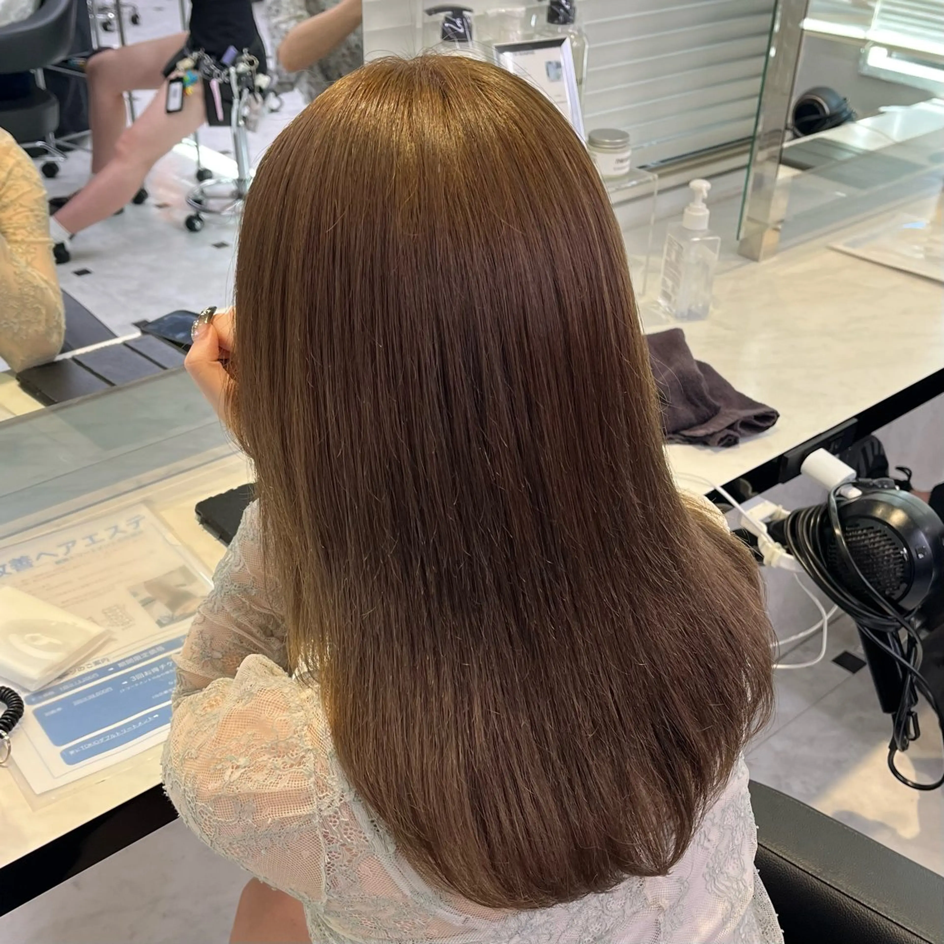 セミロング カラー ヘアアレンジ 🍒透明感カラー🌨 🥕ハイトーンカラーのヘアスタイル