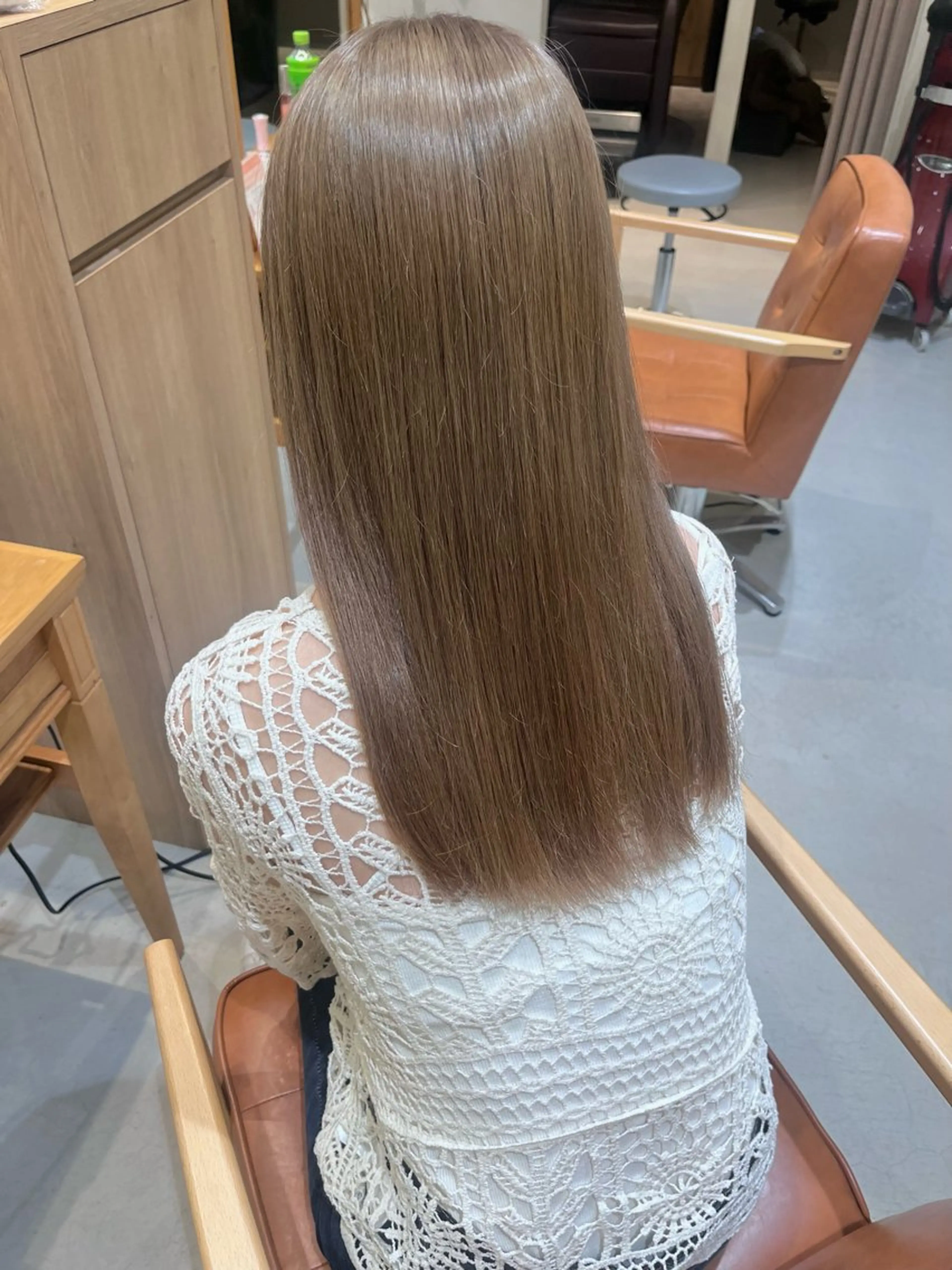 ロング カラー ベージュカラー ブリーチ ミルクティーベージュ 透明感カラー🫧🌈 似合わせカット✂︎のヘアスタイル