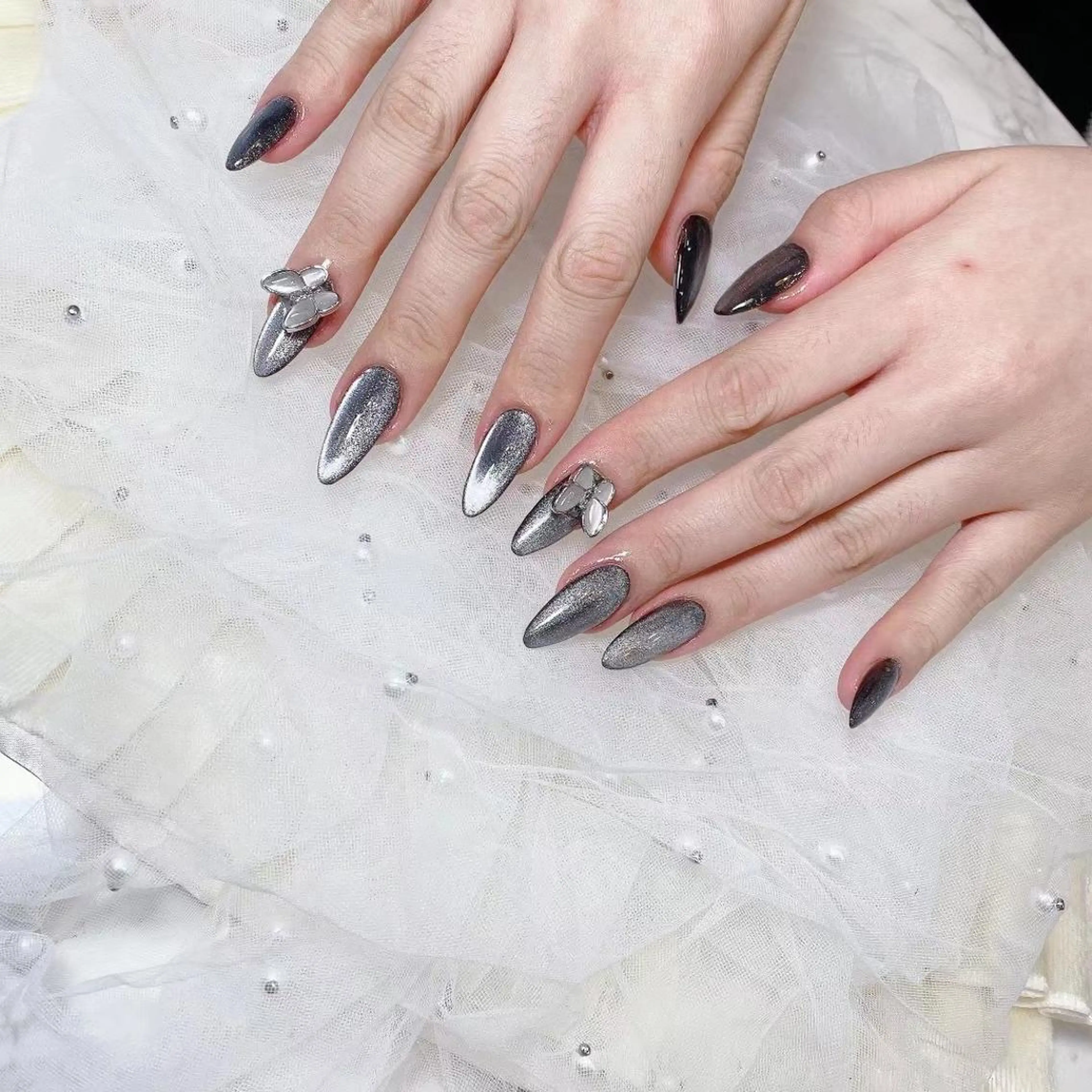 ネイル ハンドネイル ネイルサロン 9Carats神田のネイルデザイン