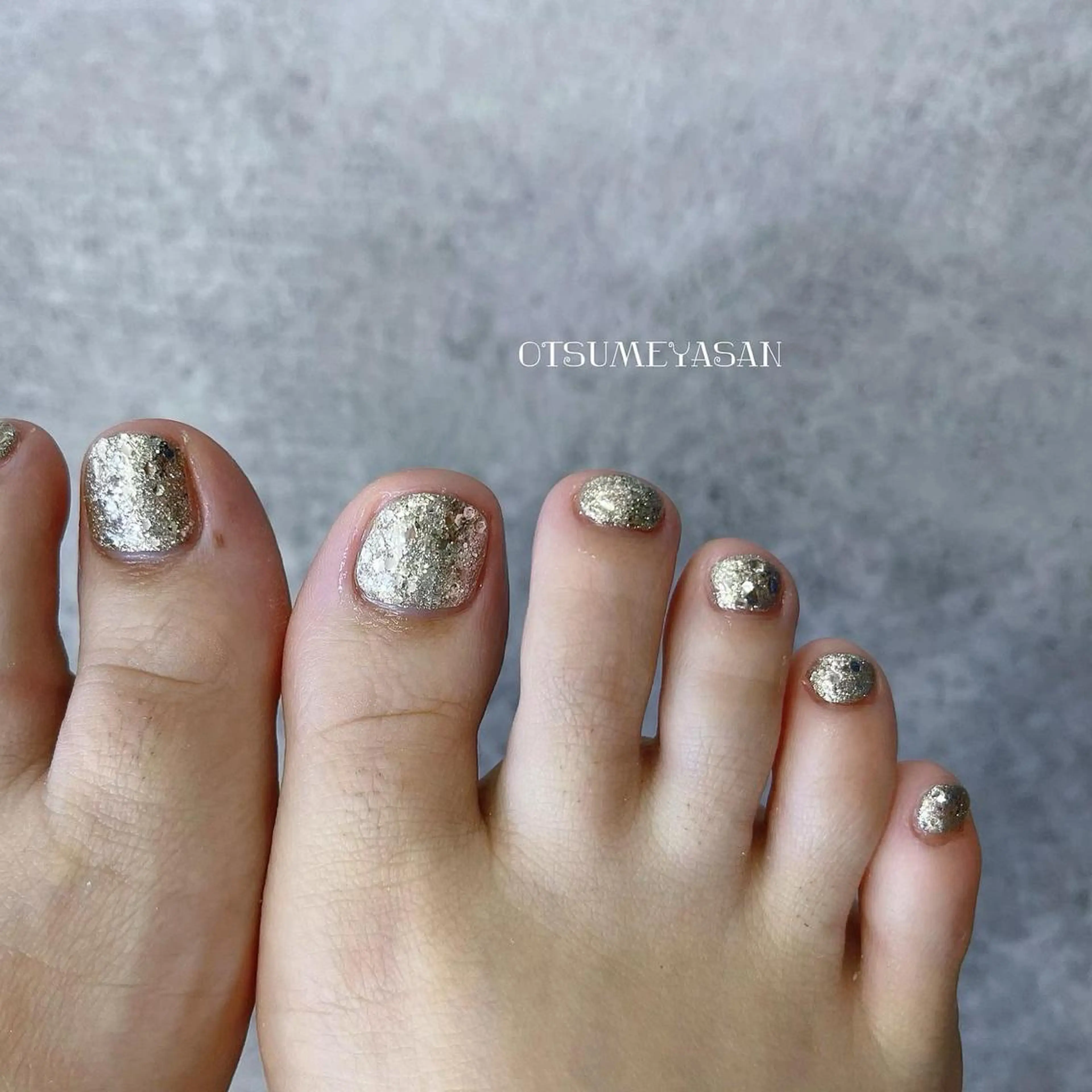 ネイル ブルー フットネイル ゴールド 韓国ネイル ラメ(グリッター) otsumeyasan所属・わたなべ ちかのネイルデザイン