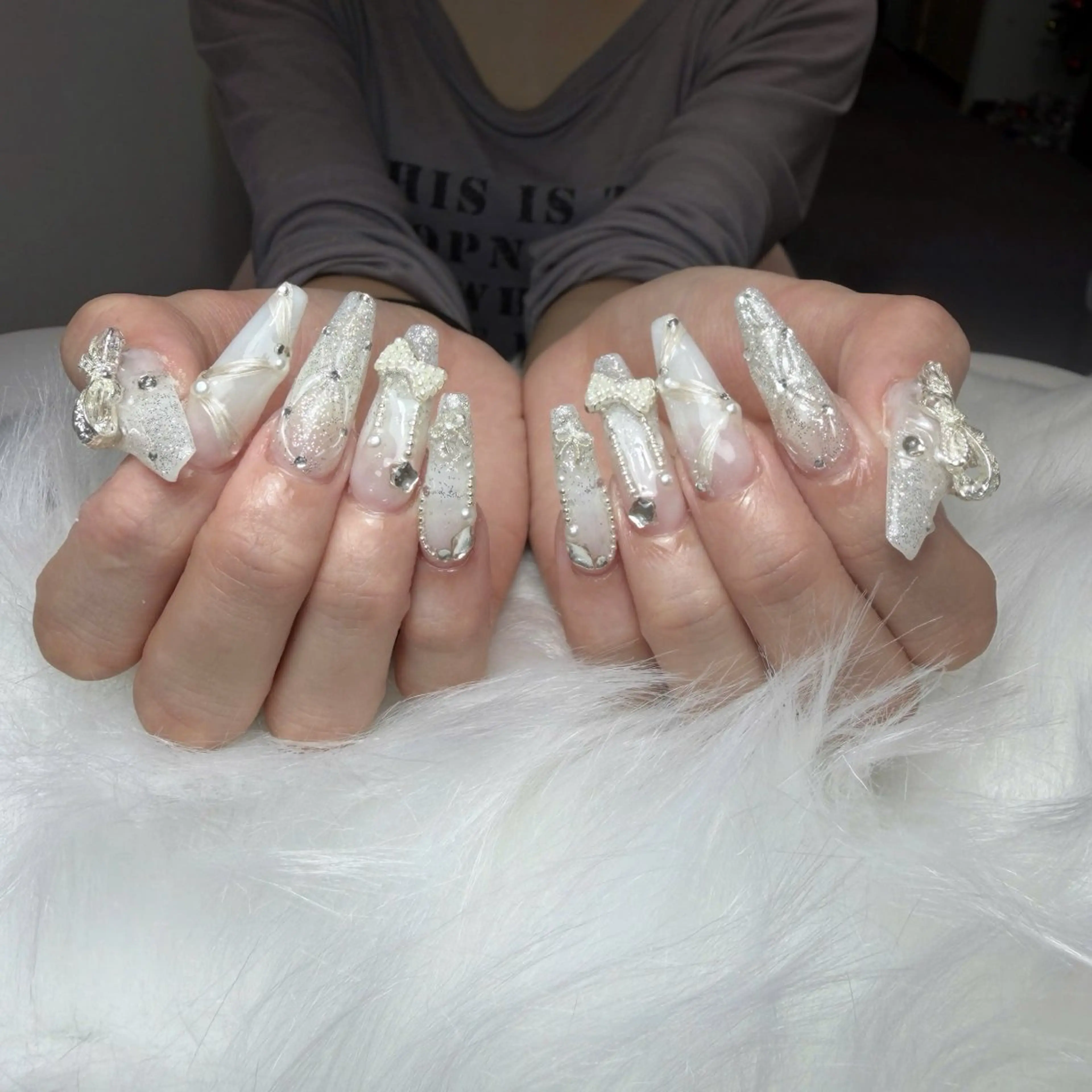 ネイル オーロラネイル 長さ出し フラッシュネイル フレンチネイル ジェルネイル Michi_Nails_Salon所属・Michi Nail Staffのネイルデザイン