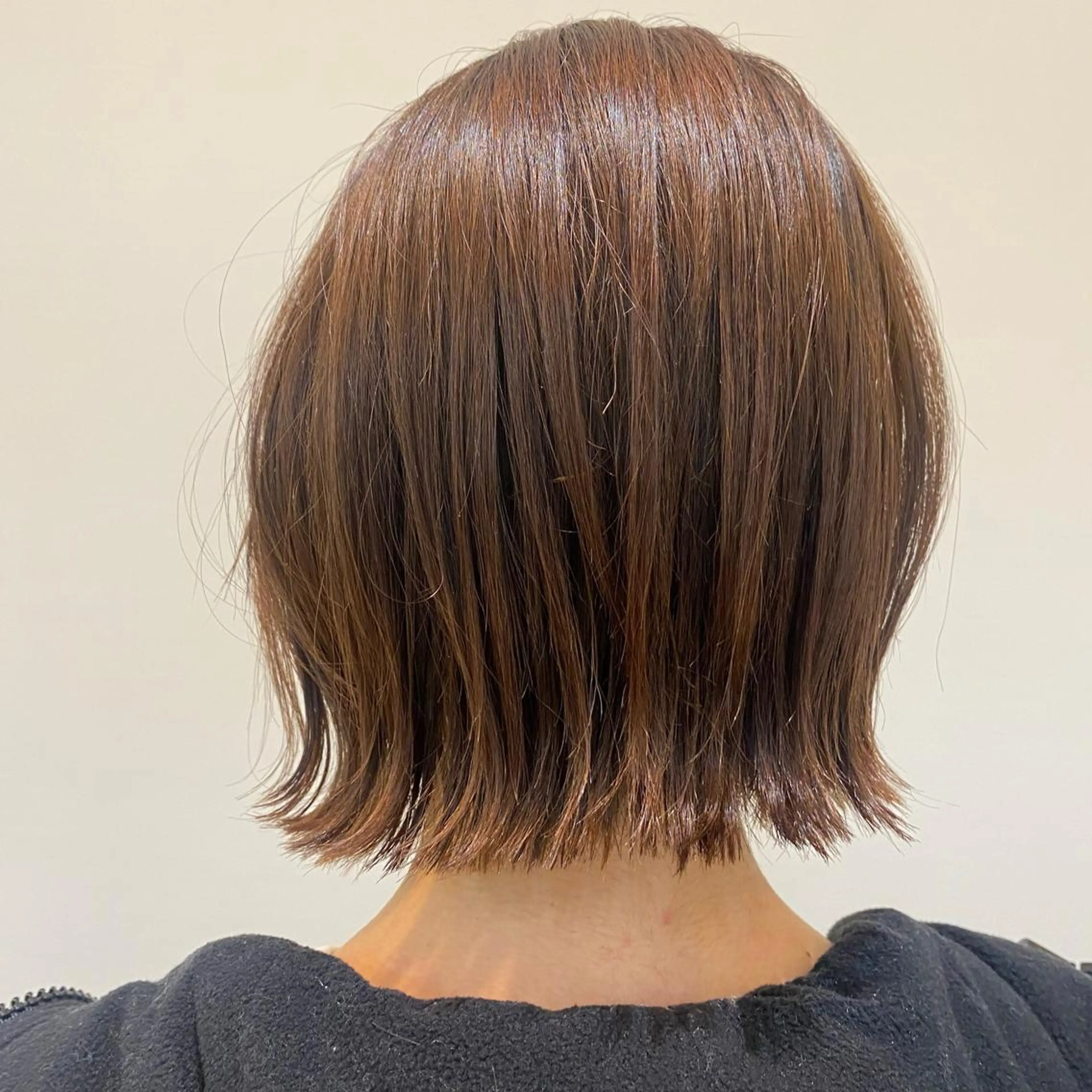ショート ボブ 外ハネヘア カット ヘアカラー ボブ顔周り 韓国遠藤小雪のヘアスタイル