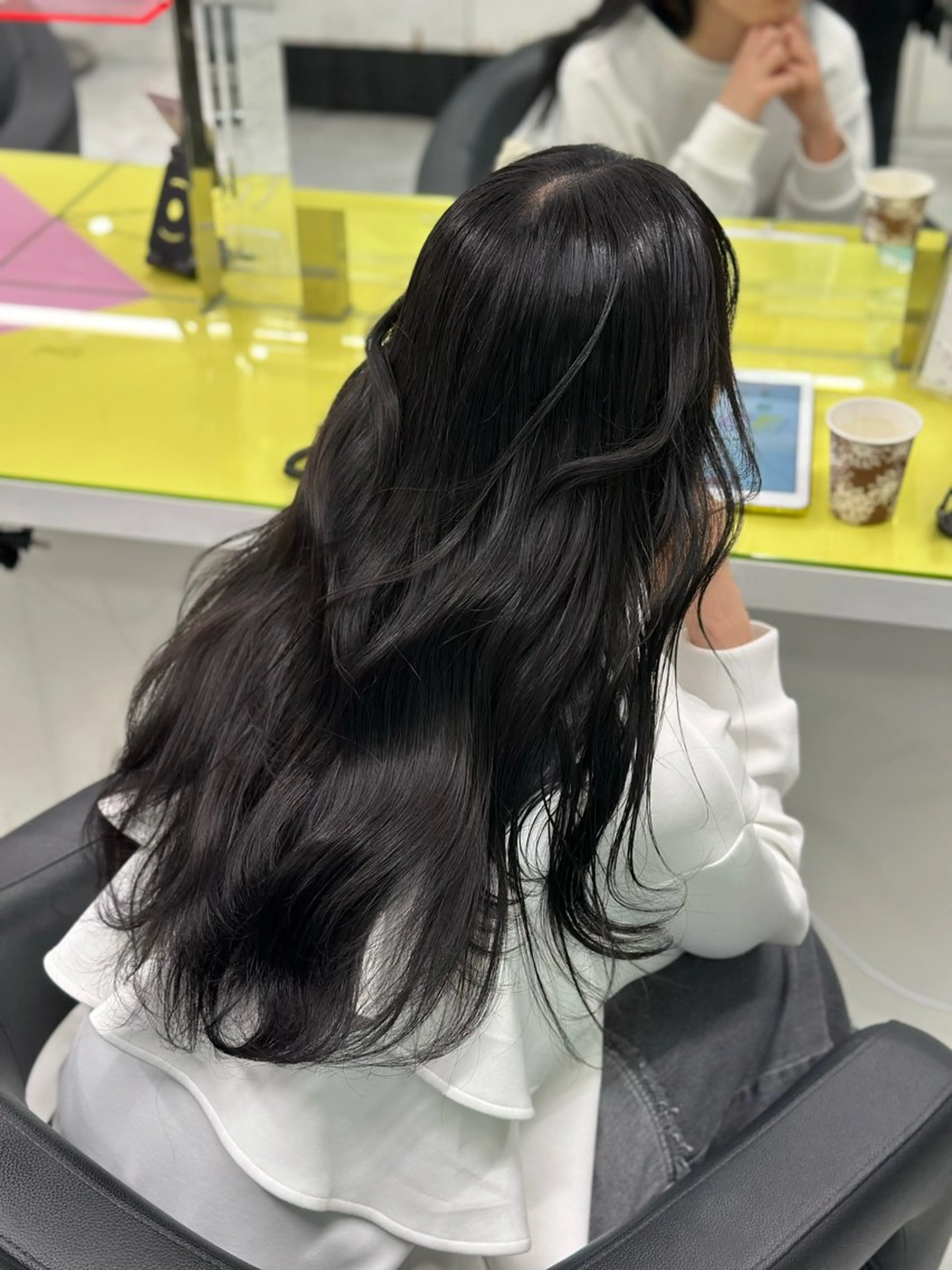 ロング カラー ヘアアレンジ カット ヘアカラー トリートメント ヘッドスパ ヘアセット 🌈艶カラー/ 韓国風レイヤーカットのヘアスタイル