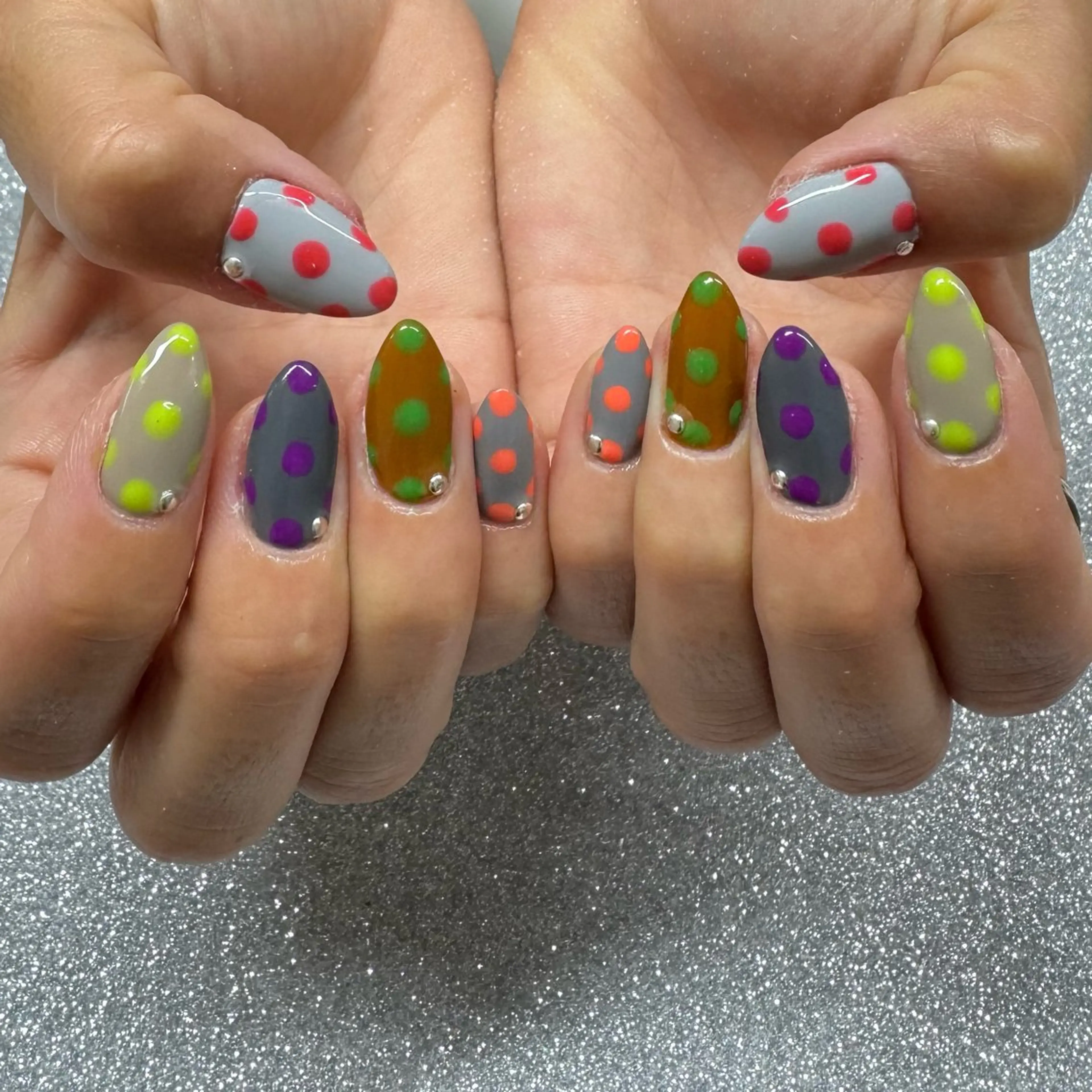 ネイル ハンドネイル VIERU 🌈🎀💖のネイルデザイン