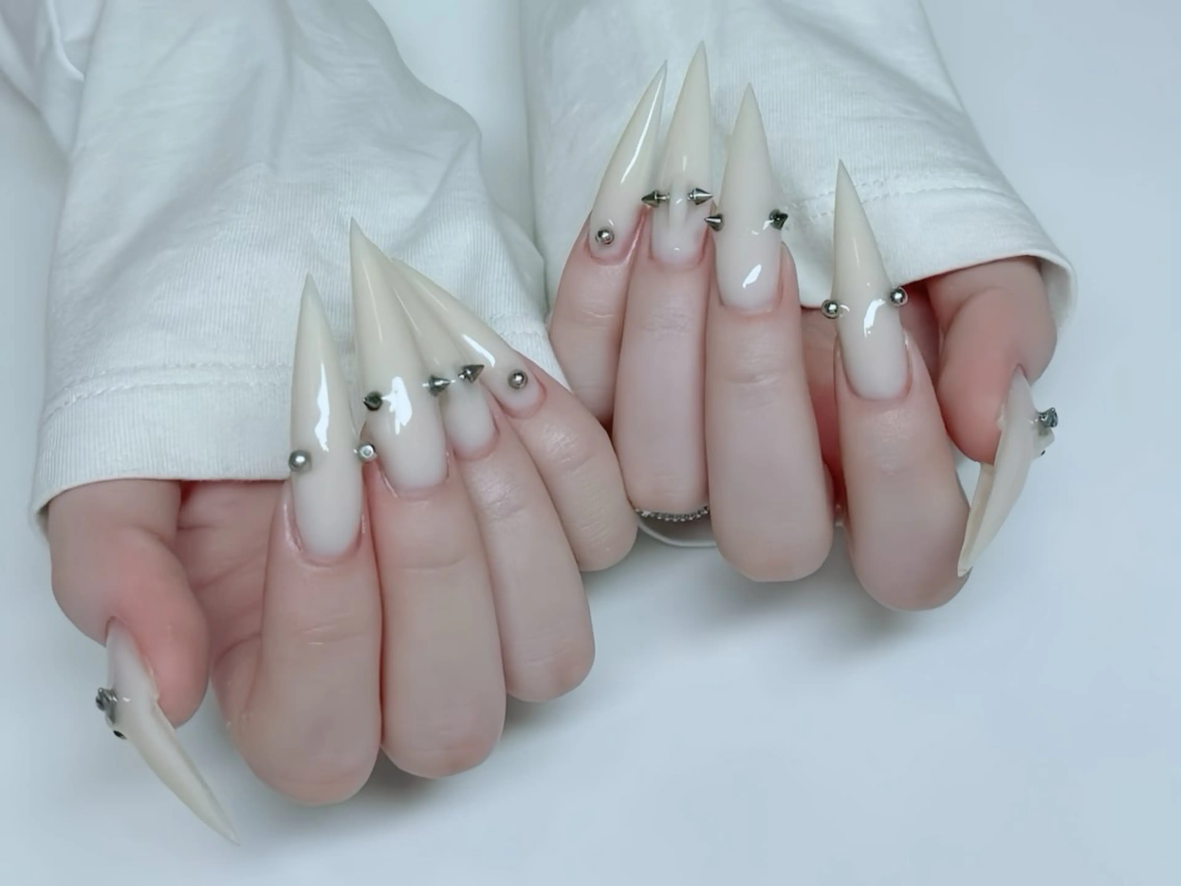 ネイル チークネイル フレンチネイル ガラスフレンチ グラデーション キラキラネイル ハンドネイル Rin Nail所属・Rin Nailのネイルデザイン