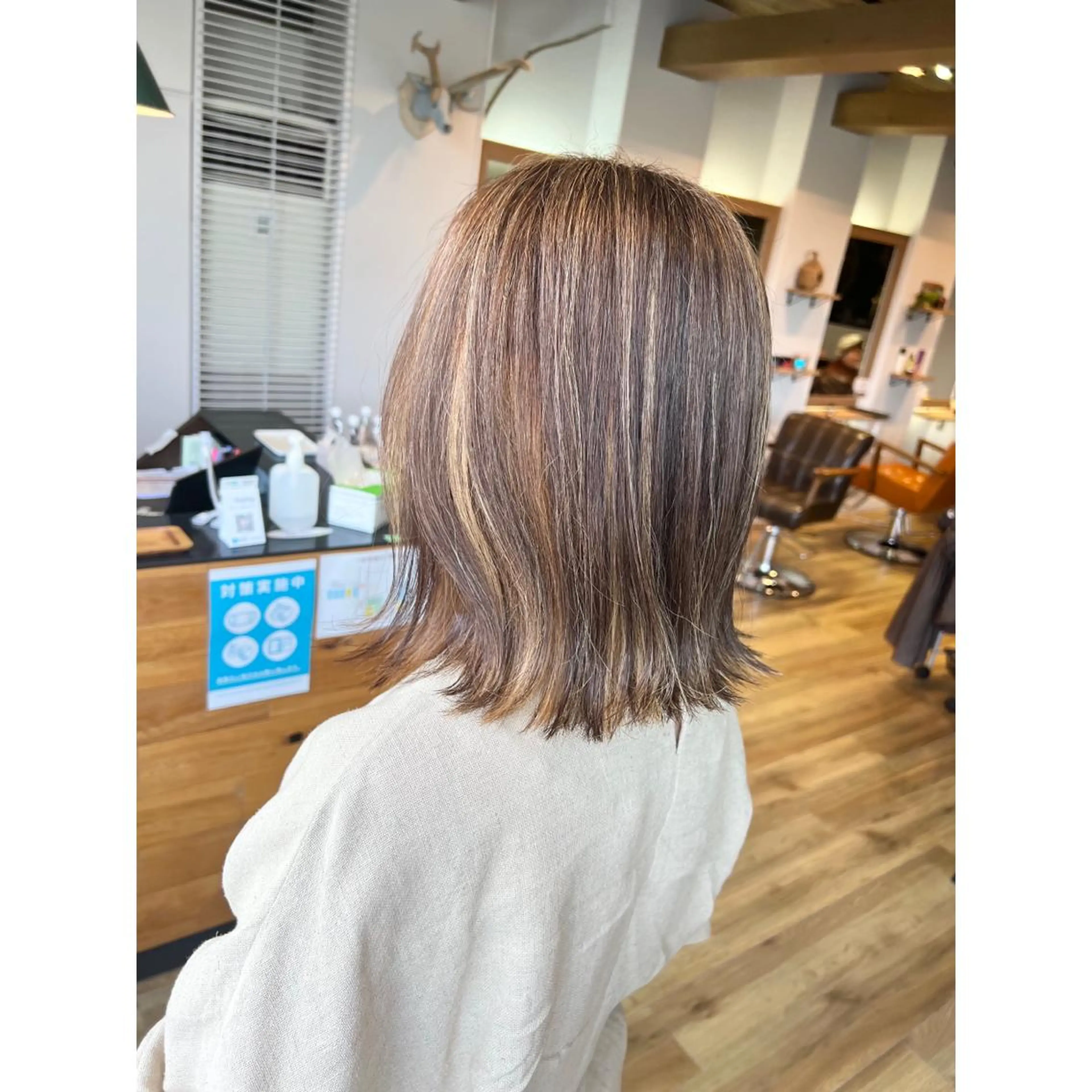 ショート カラー バレイヤージュ ハイライトカラー ボブ ハイライト レイヤーカット ヘアカラー トリートメント 堀 望美のヘアスタイル