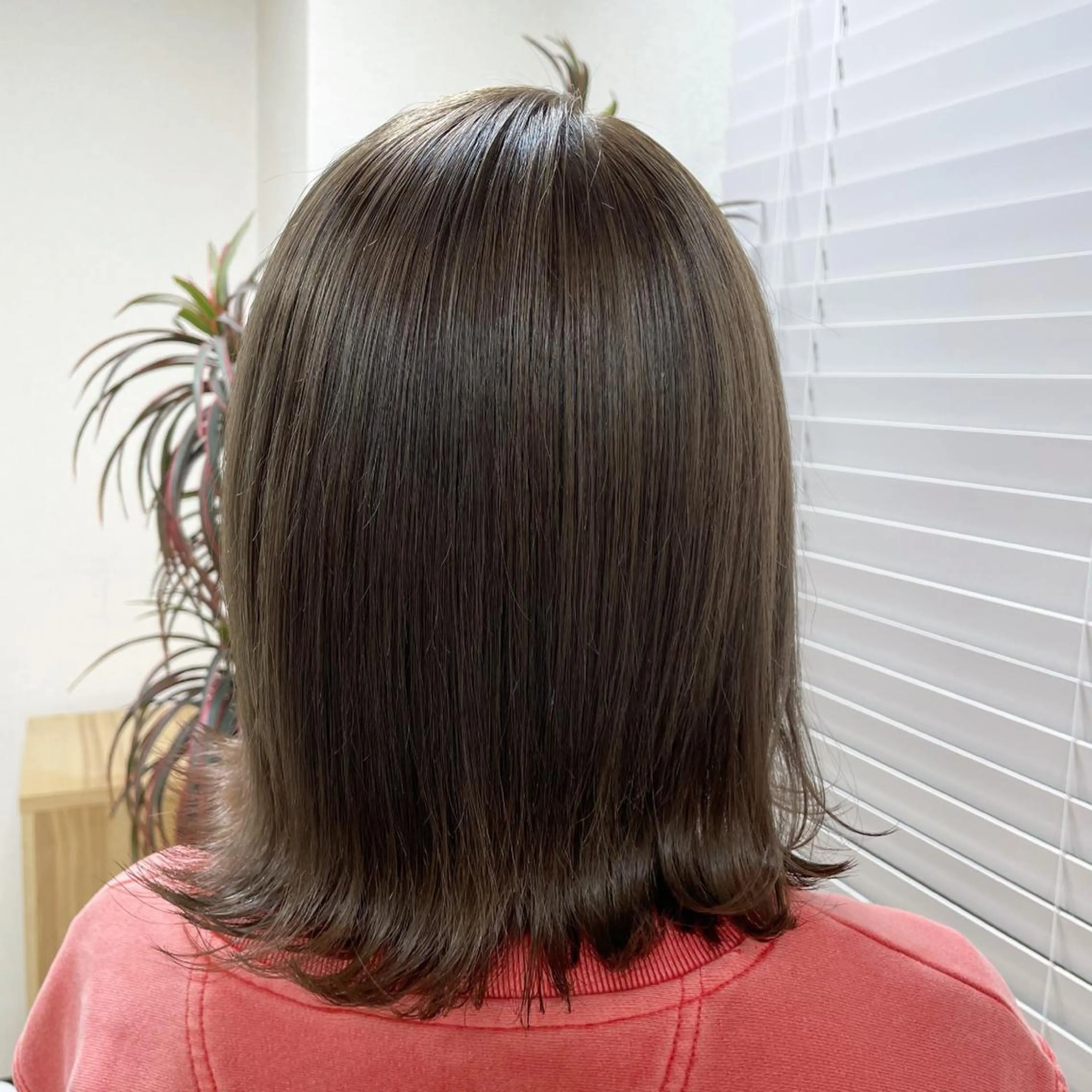ミディアム カラー 透明感カラー オリーブカラー ヘアカラー アンククロス横浜関内店所属・ブリーチカラーカット /miinaのヘアスタイル