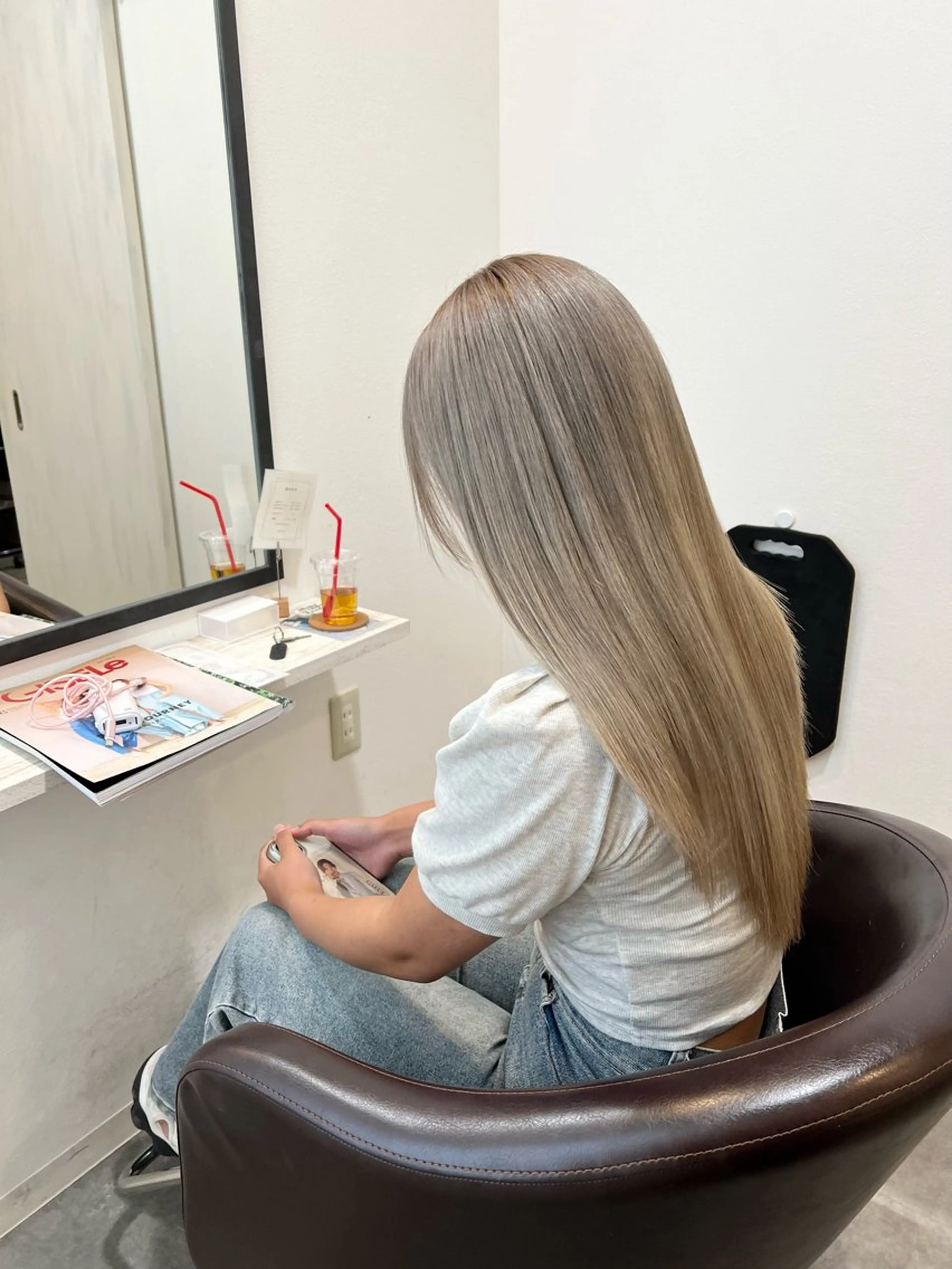 ロング カラー ベージュカラー ブリーチ ホワイトベージュ ヘアカラー たんげ なるみ ┆Jr.スタイリストのヘアスタイル