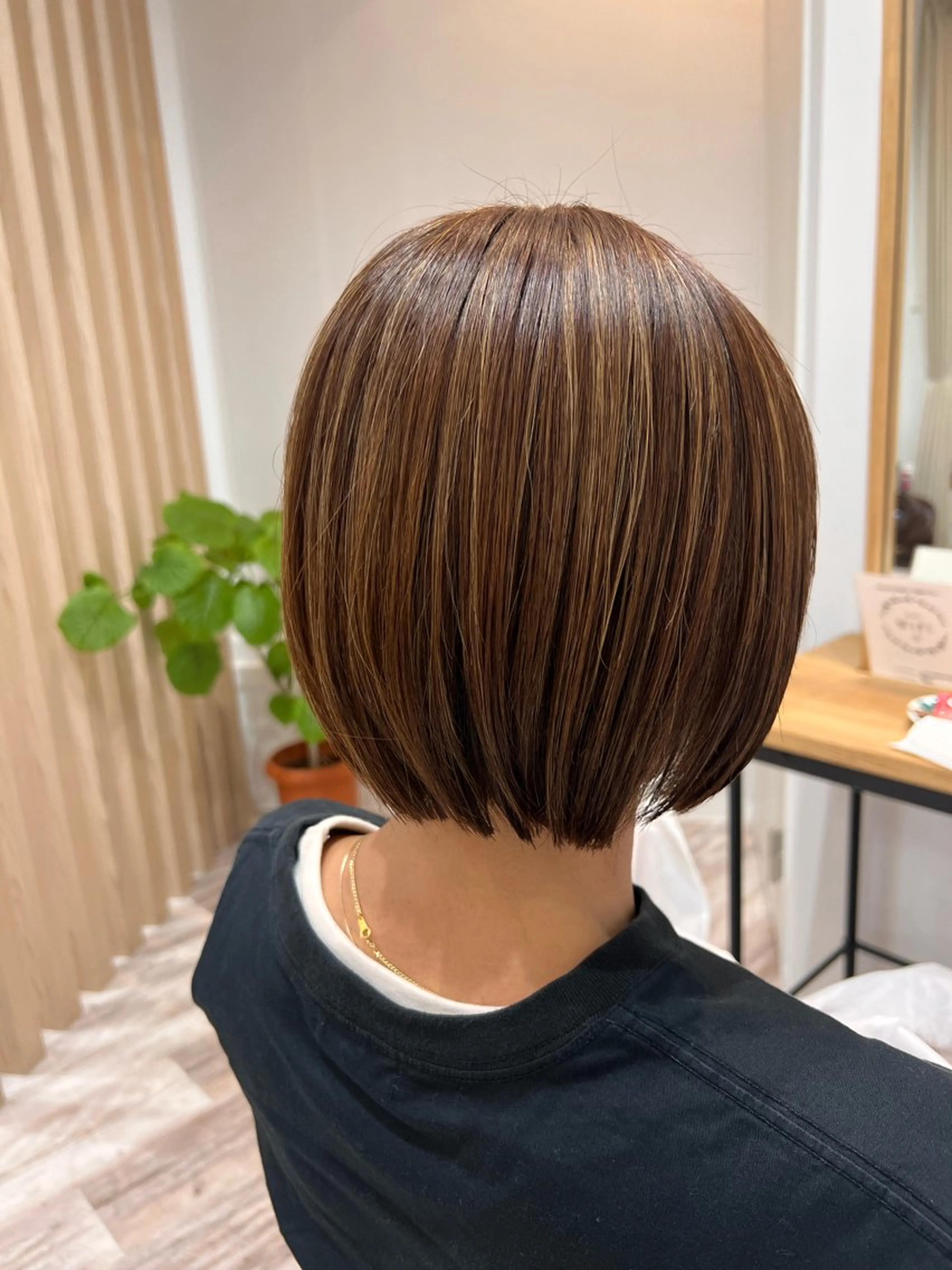 ショート カラー ベージュカラー ハイライトカラー ボブ ハイライト 渡部 未歩のヘアスタイル