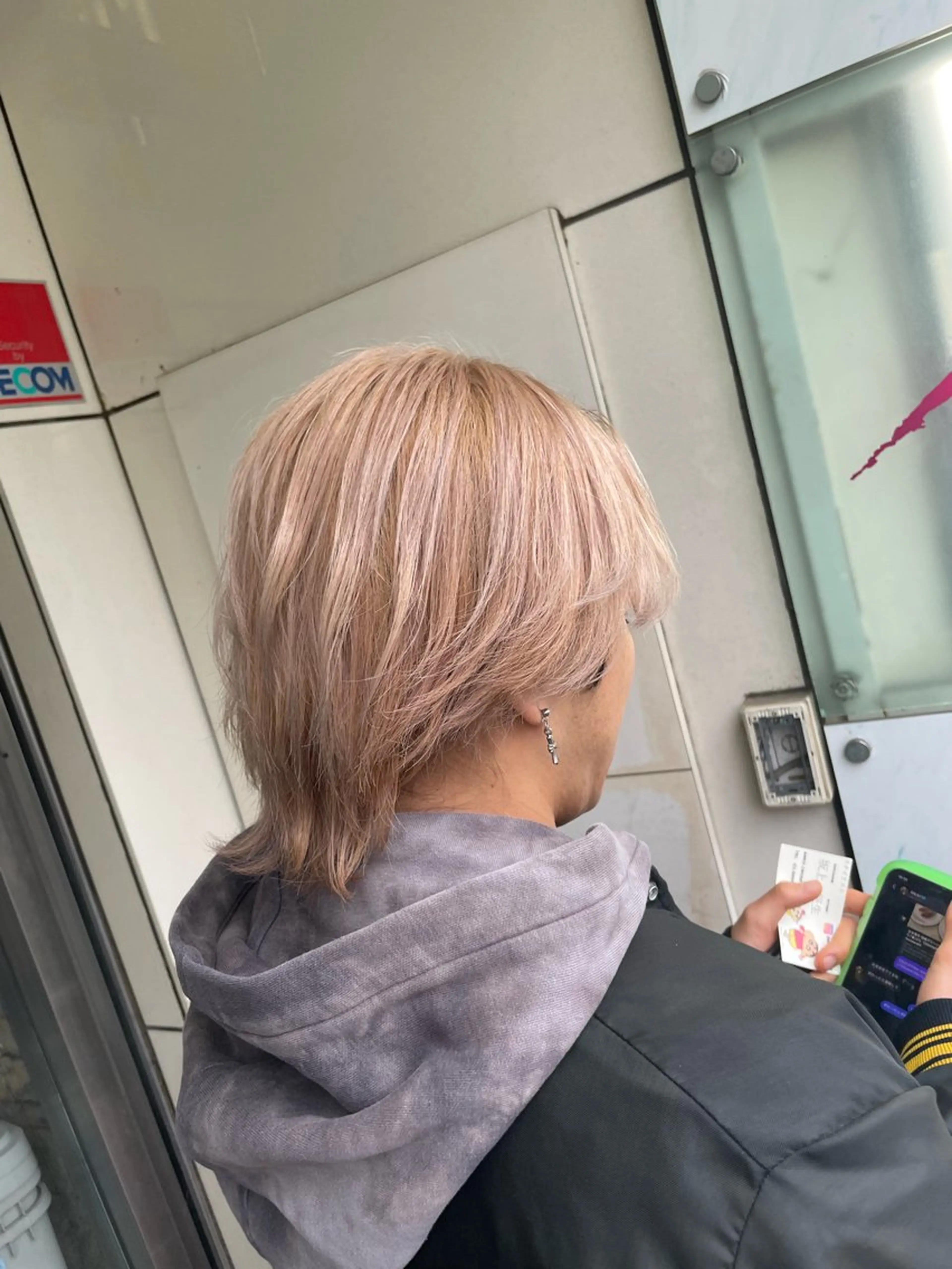 メンズ センターパート ヘアカラー トリートメント ヘアセット アンククロス/ エクステ／ハイトーンのヘアスタイル
