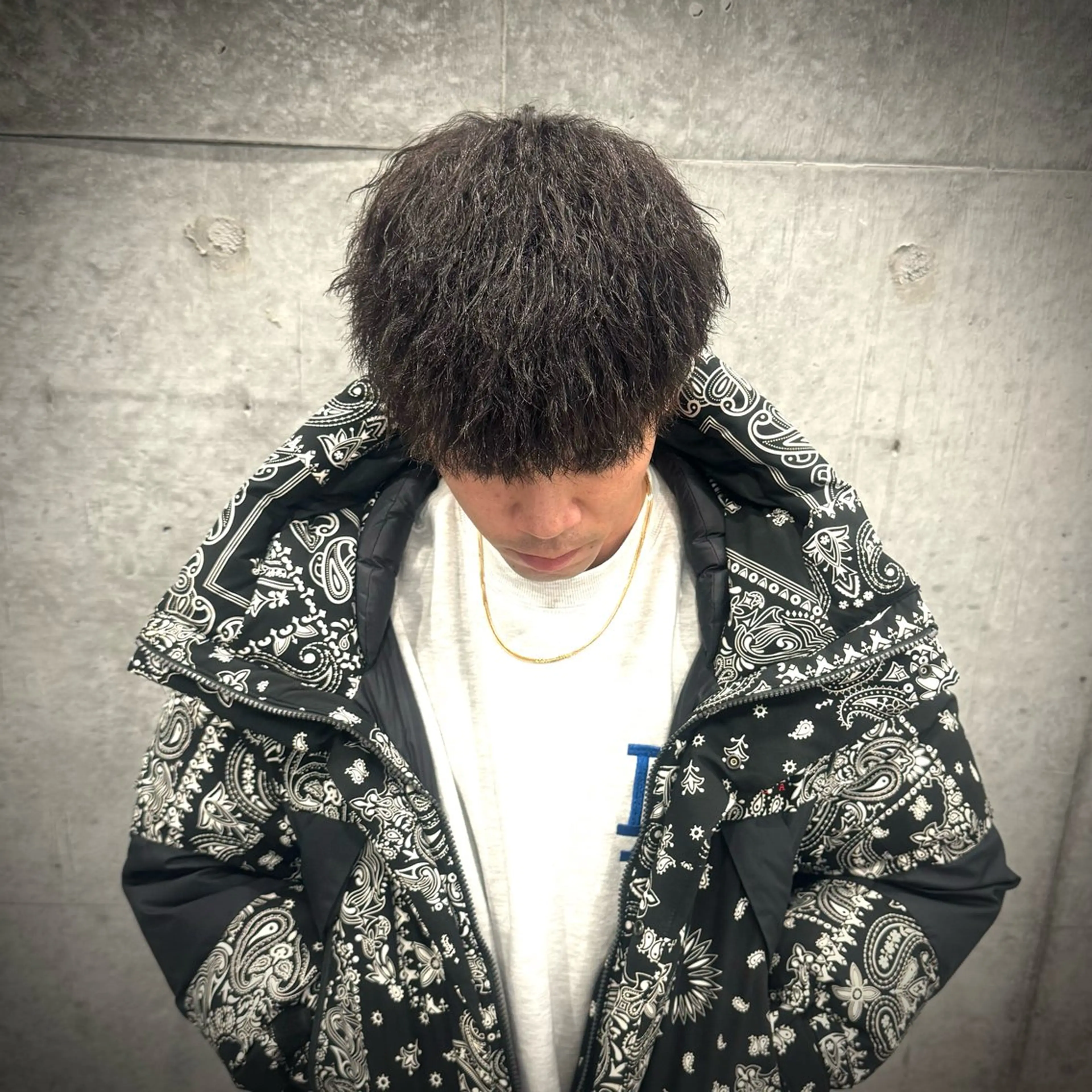 ミディアム パーマ メンズ マッシュ カット パーマ men's hair salon First藤沢店所属・ツイスパ/波巻き/ サーフ/嶋田就斗のヘアスタイル