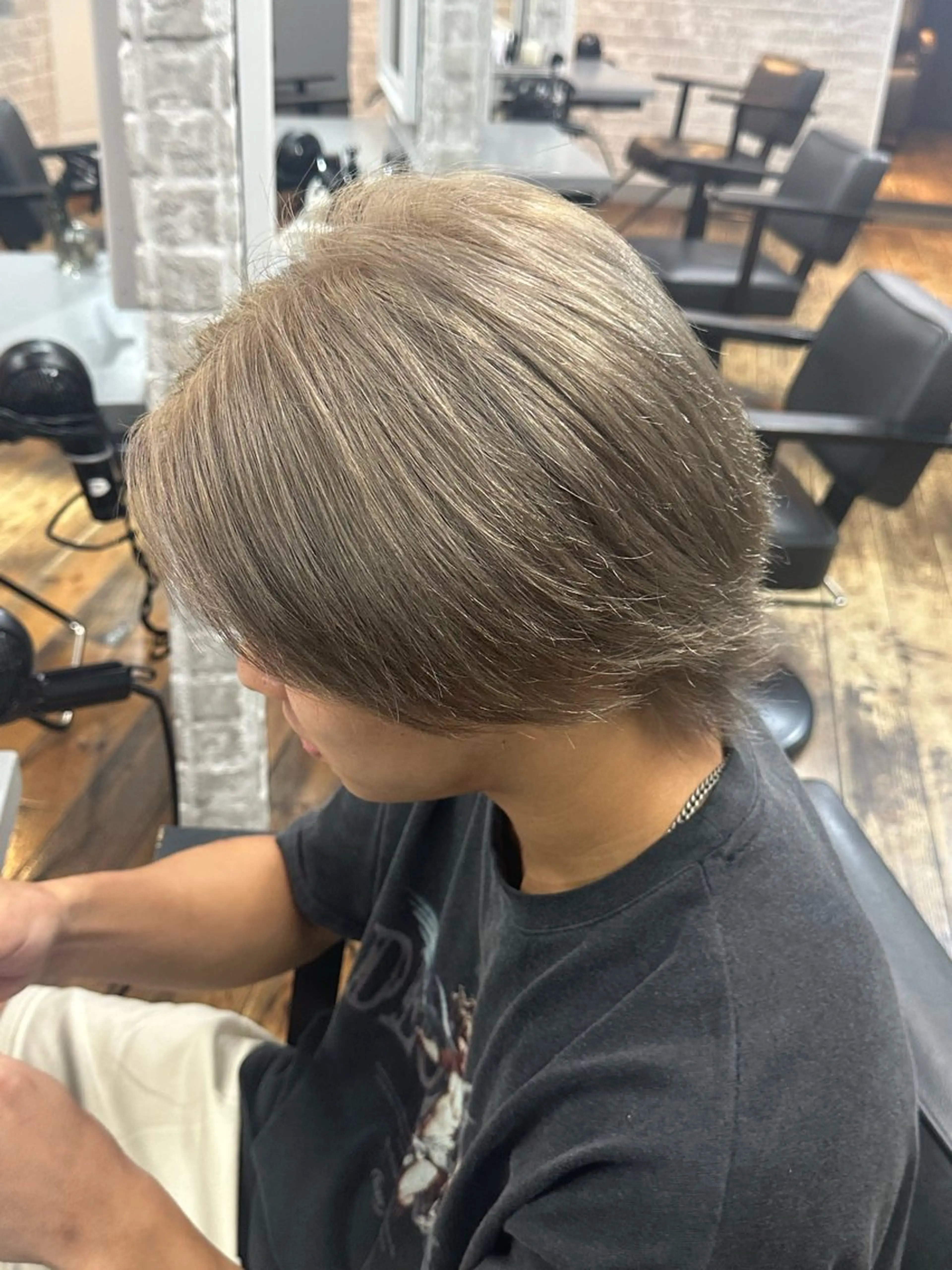 カラー メンズ ブリーチ＆ハイライト デザイン艶カラーみくのヘアスタイル