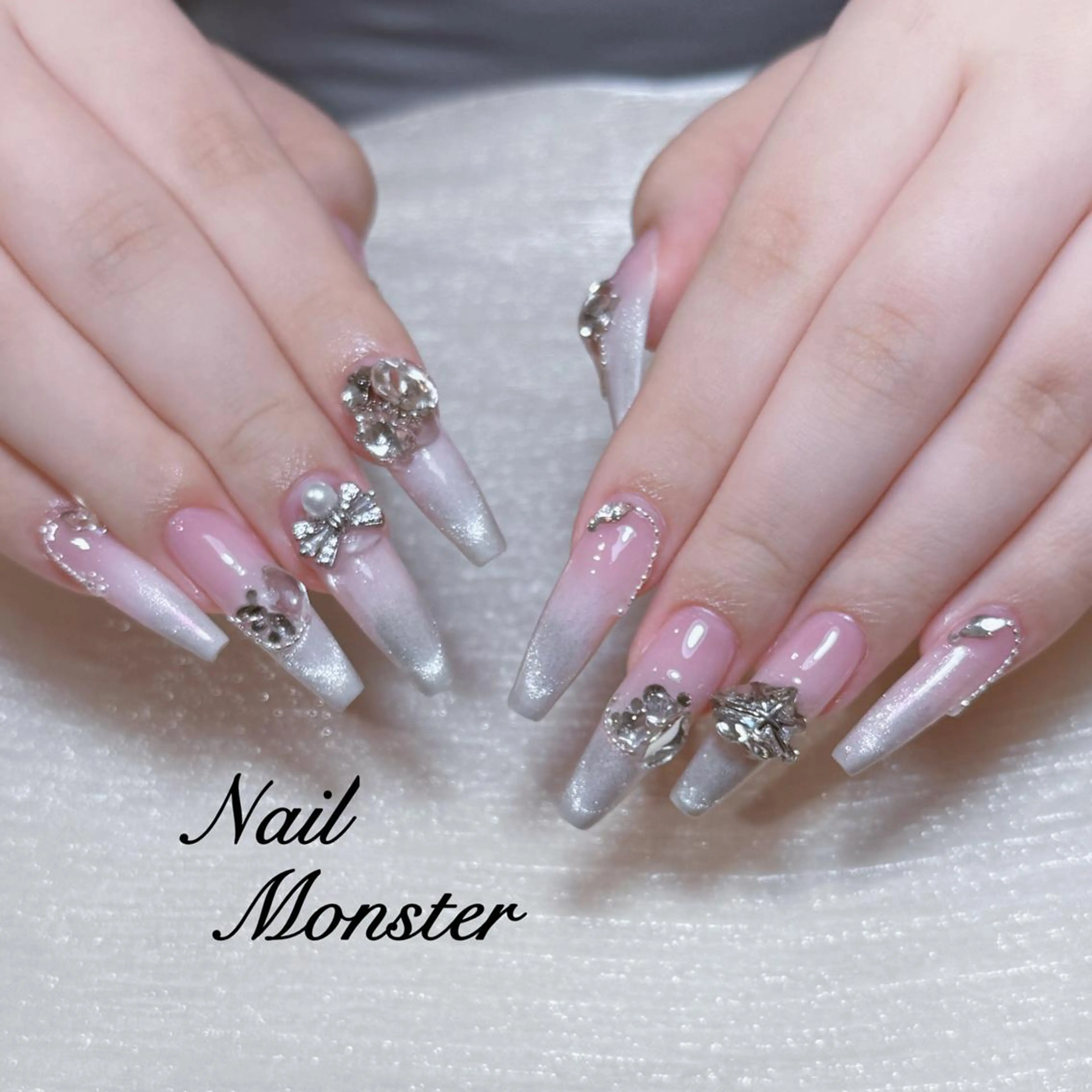 ネイル アートネイル オーロラネイル ガーリー キラキラネイル 韓国ネイル ハンドネイル ハンドケア Nail Monsterのネイルデザイン