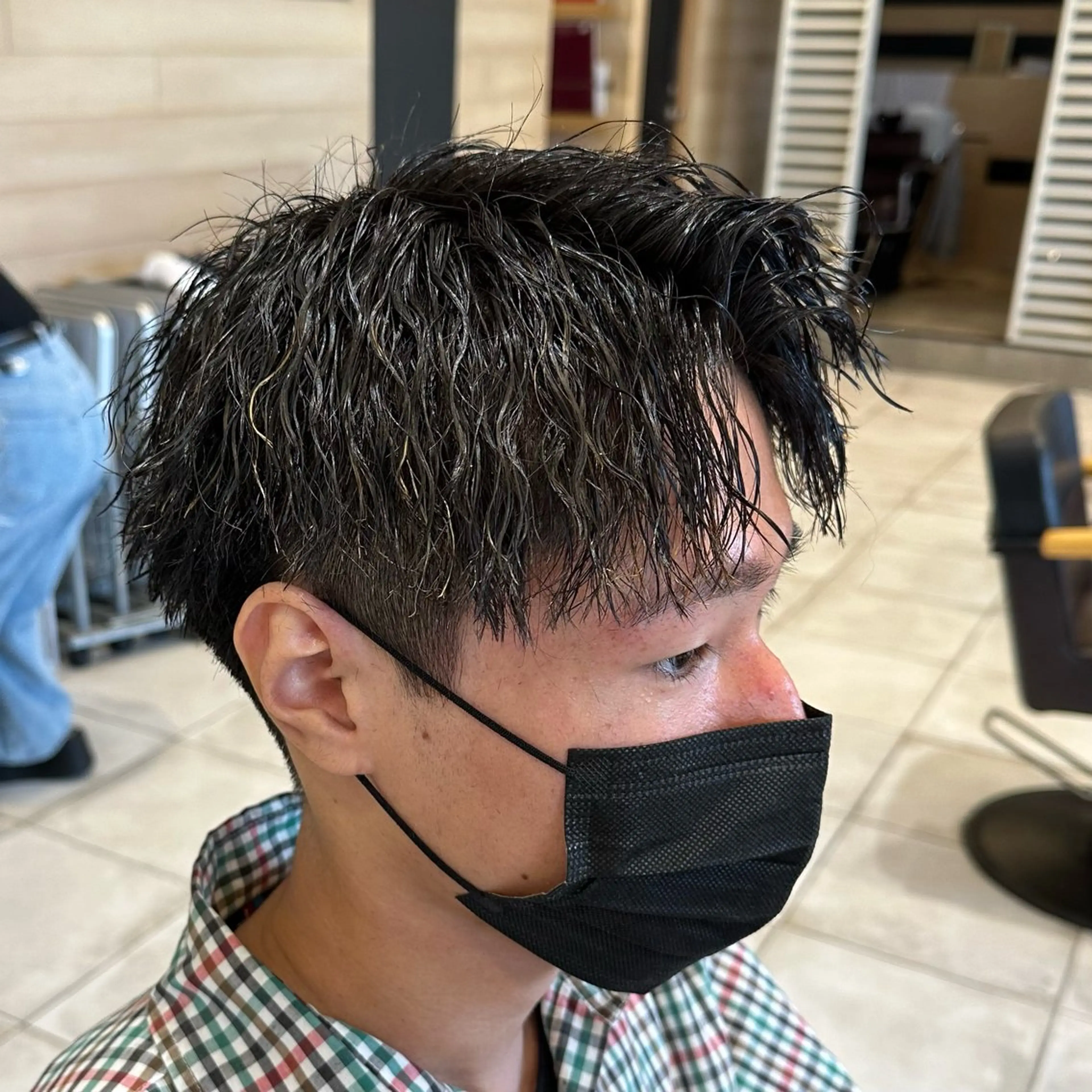 ショート パーマ メンズ特化　パーマ メッシュハイライトのヘアスタイル