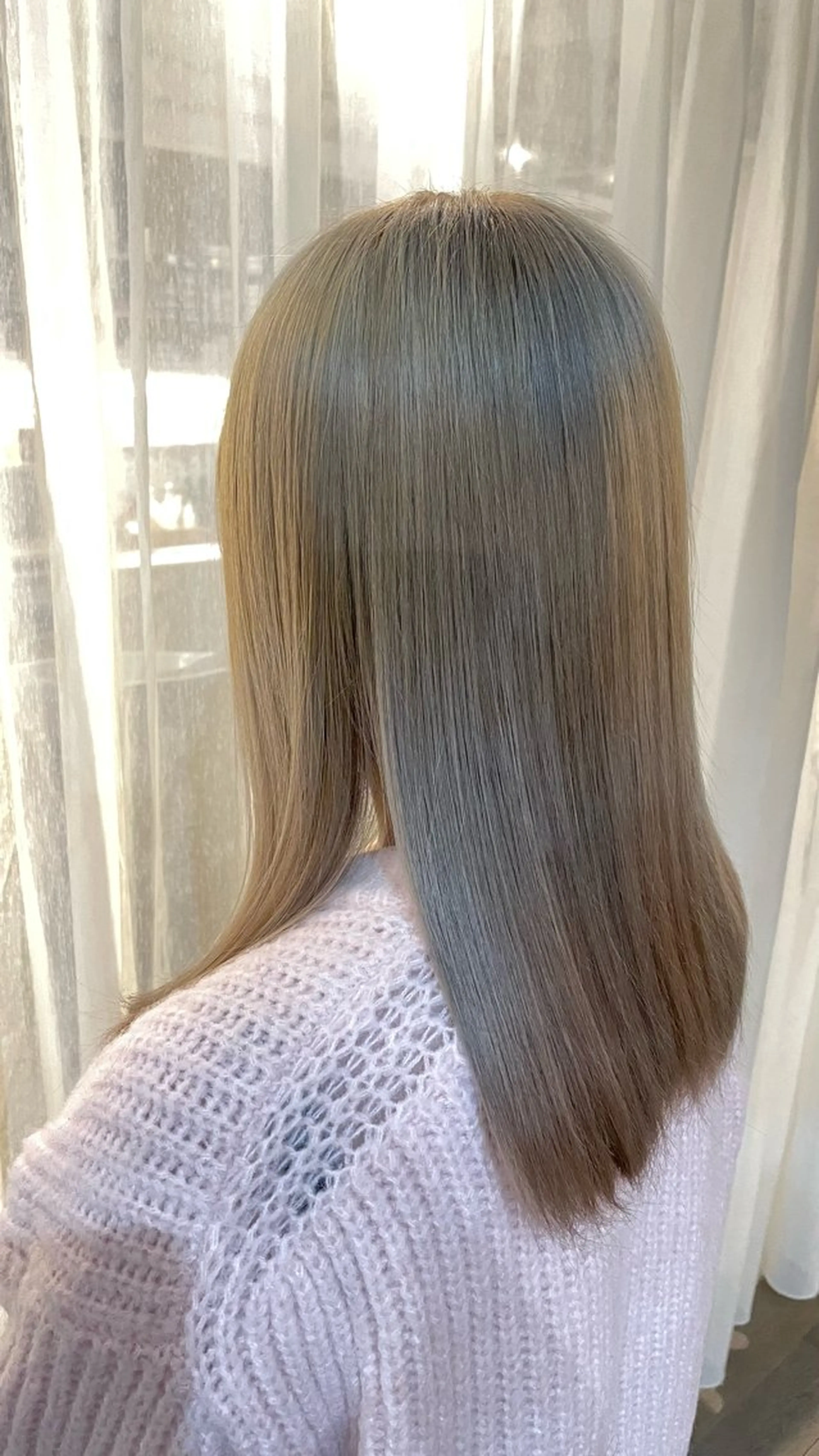 セミロング replay所属・藤原 百花のヘアスタイル