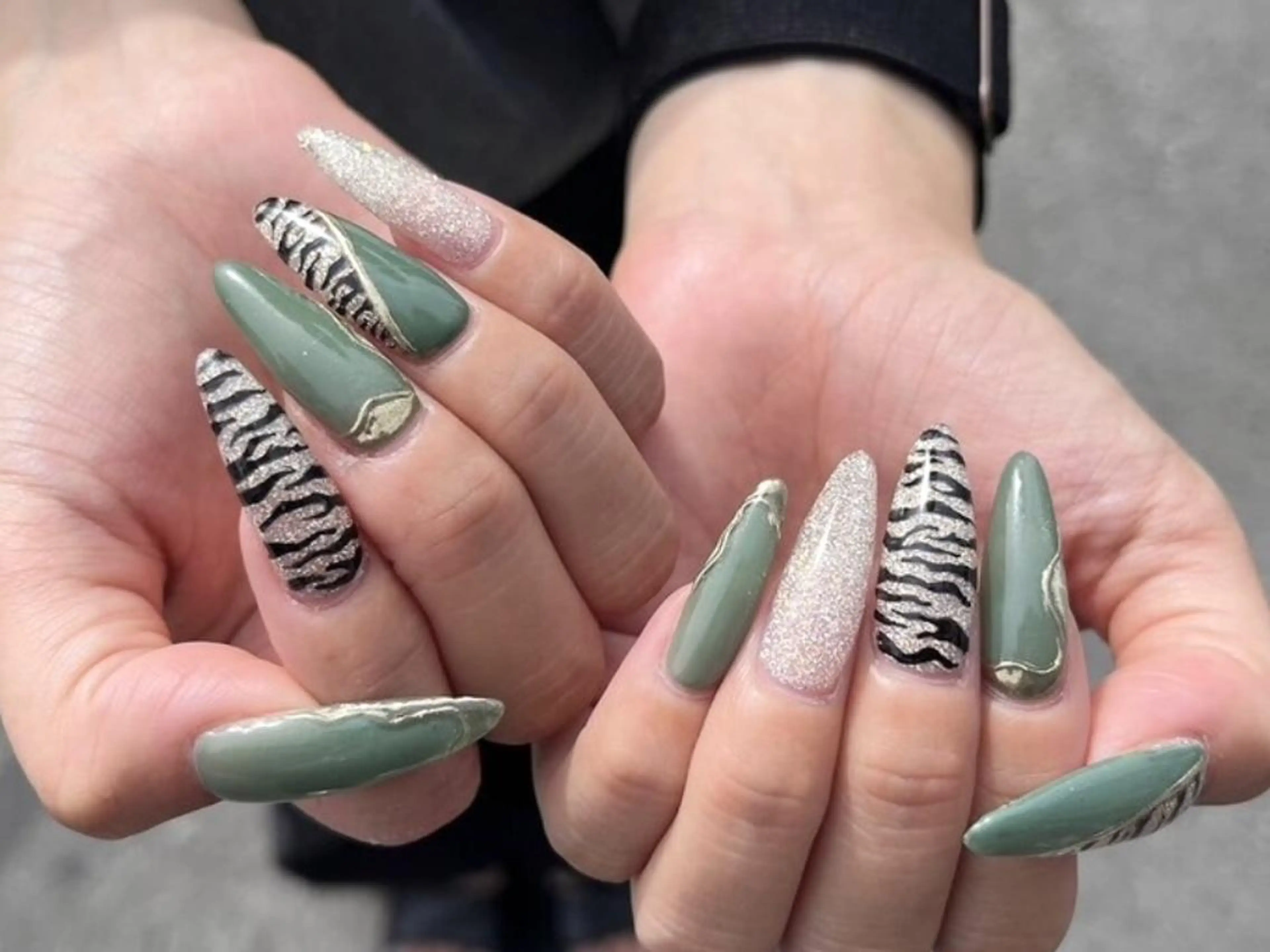 ネイル アートネイル 持ち込み Shis_🦄shi 韓国風キラキラネイルのネイルデザイン