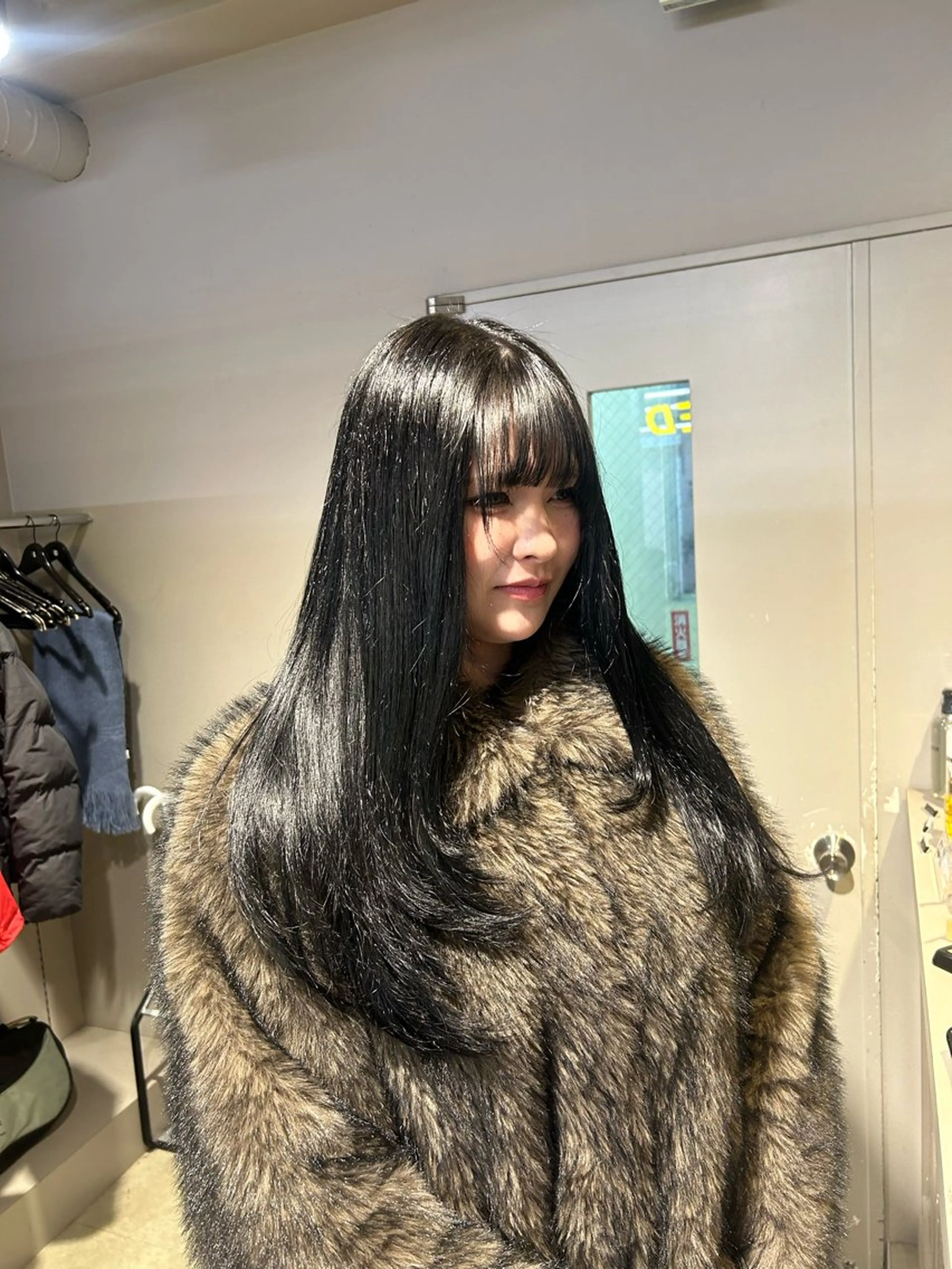 ロング カラー カット ヘアカラー トリートメント ヘッドスパ 韓国ヘア暗髪 ダブルカラーメンズ可のヘアスタイル