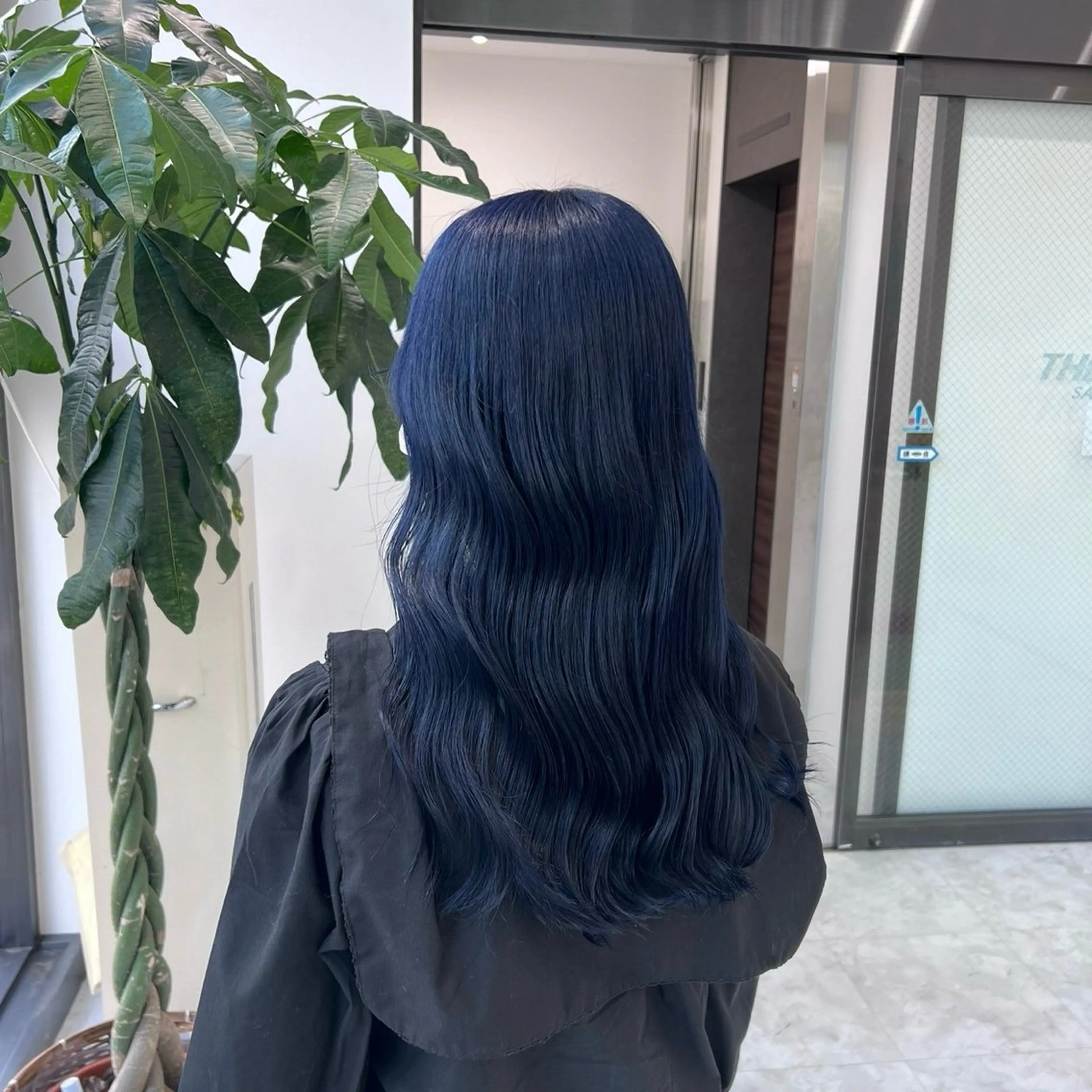 ロング カラー パーマ ヘアアレンジ 透明感ブリーチカラー 🌈TOMOHIROのヘアスタイル