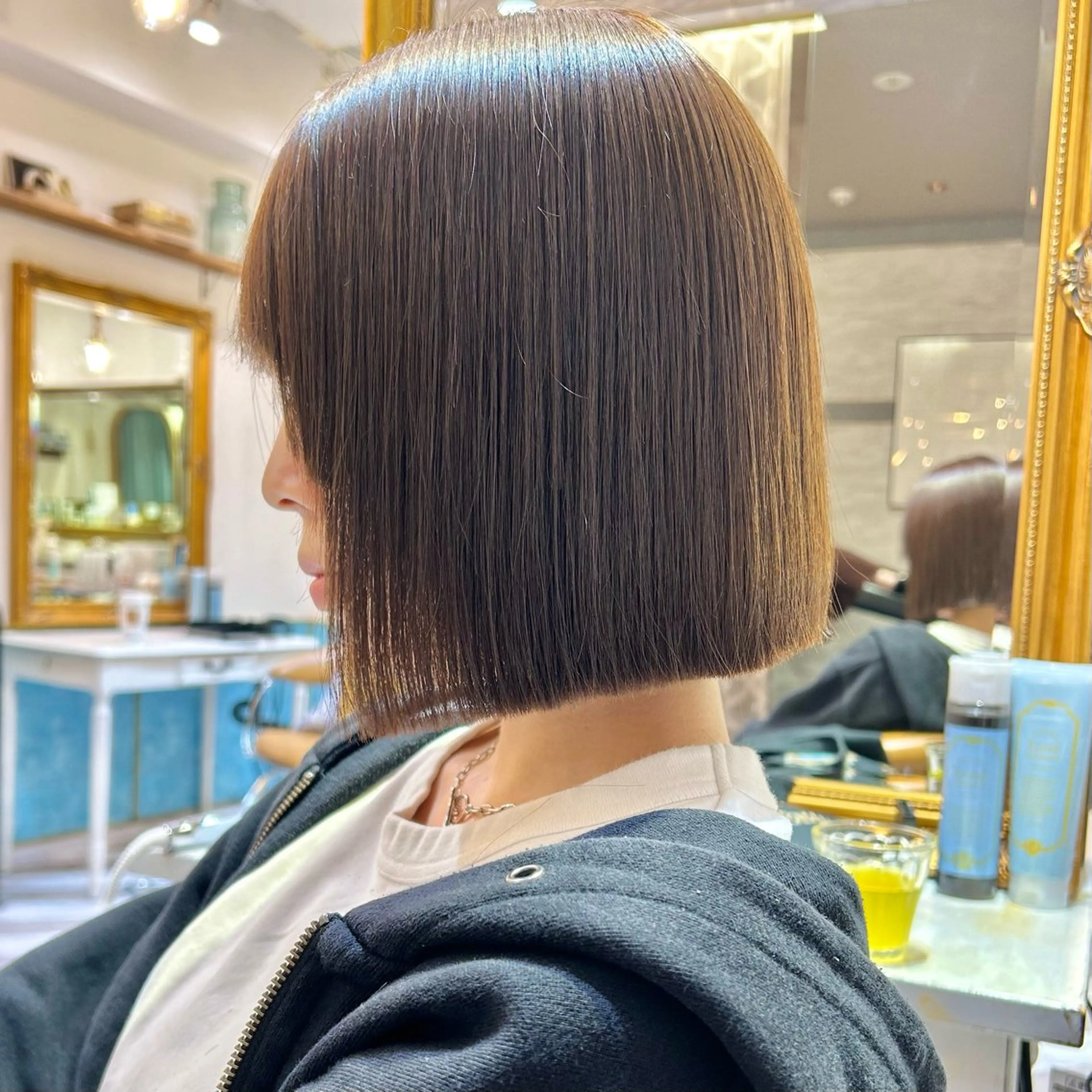 ミディアム カラー ボブ カット ヘアカラー 縮毛矯正 髪質改善【縮毛矯正】 美髪ボブを量産する人のヘアスタイル