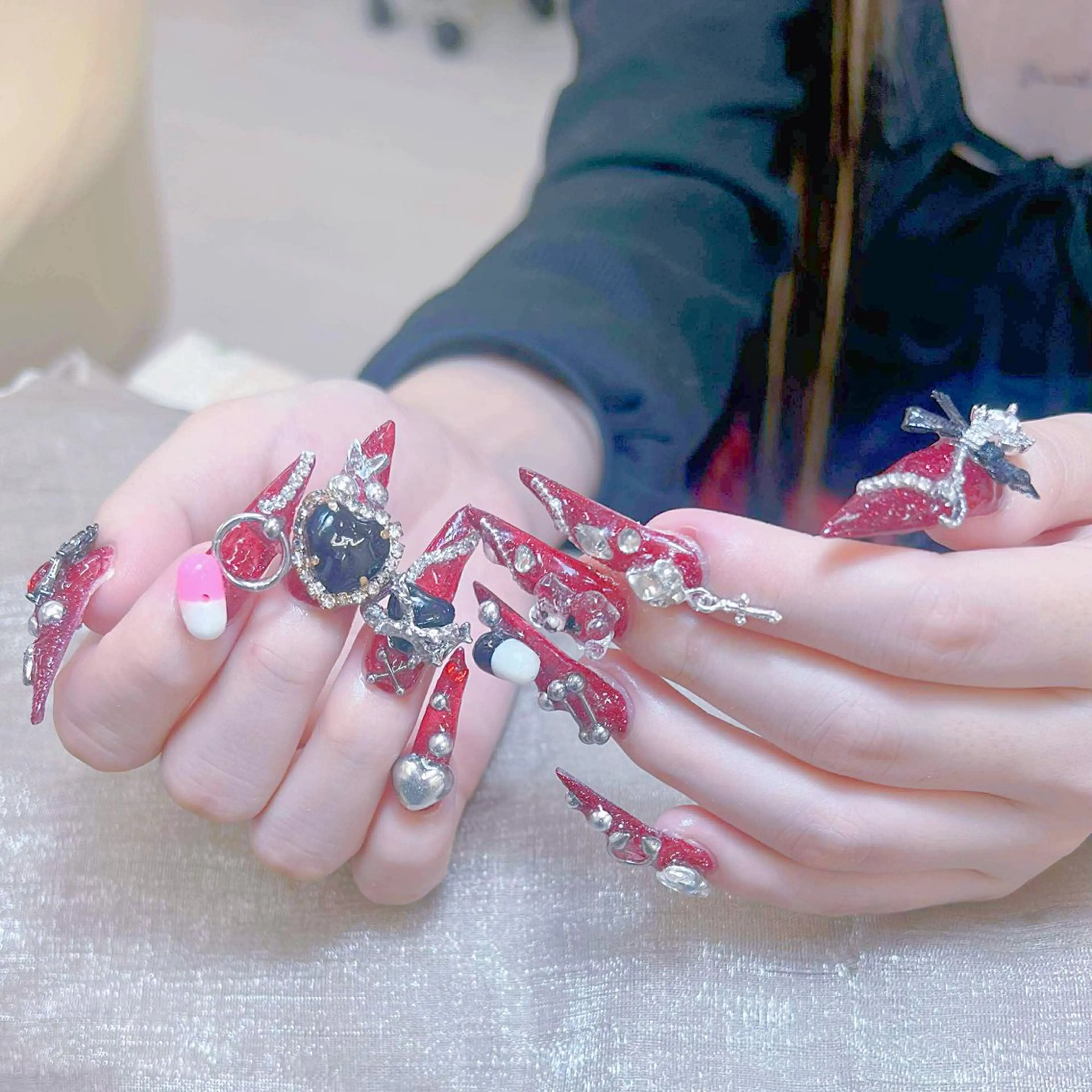 ネイル ハンドネイル ゴテゴテネイルサロン所属・ゴテゴテ ネイルのネイルデザイン