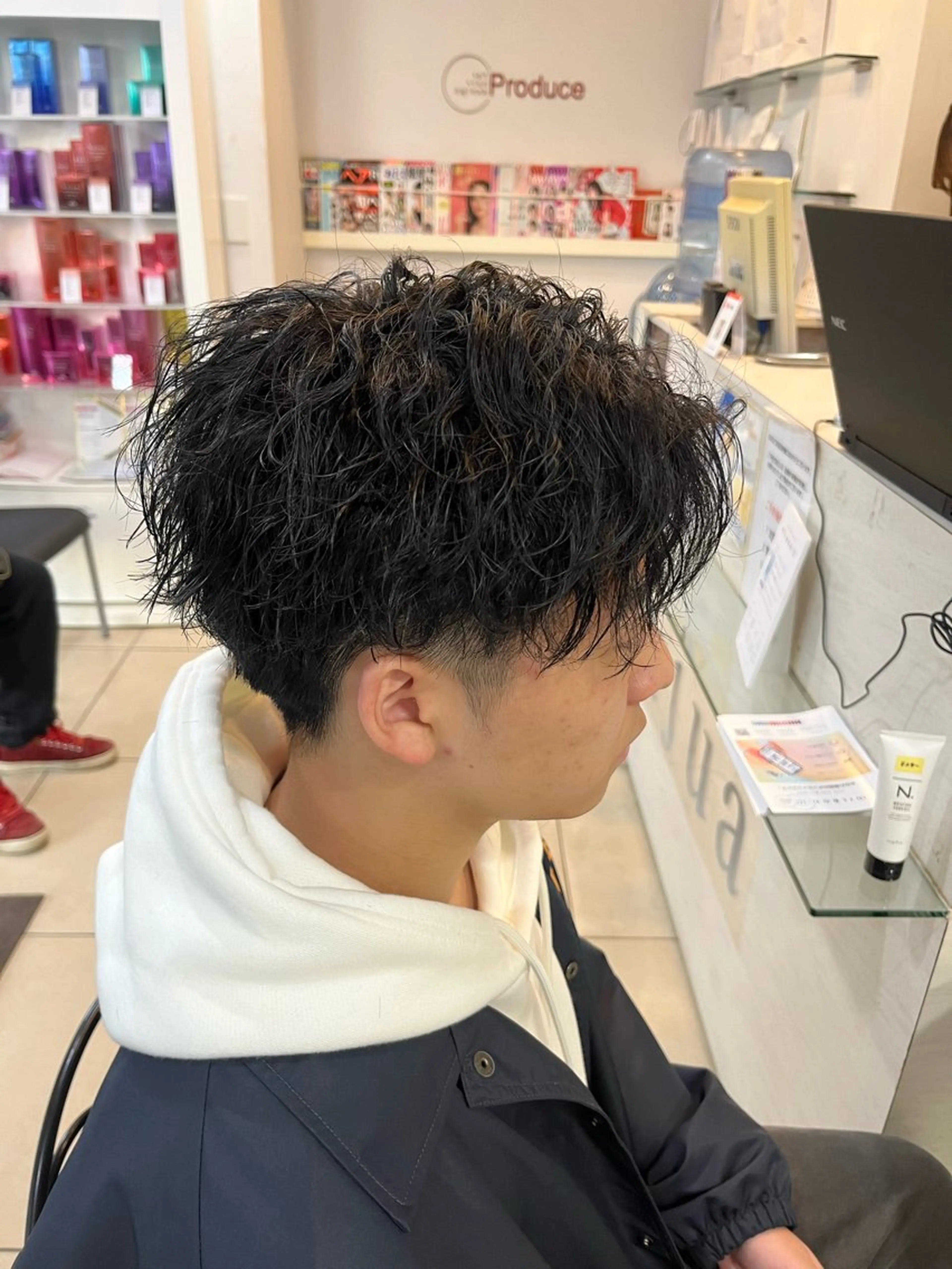 ショート パーマ メンズ センターパート メンズパーマ ツイストスパイラルパーマ ショートヘア スパイラルパーマ カット パーマ カルマ・ニュアンス パーマ　須田龍世のヘアスタイル