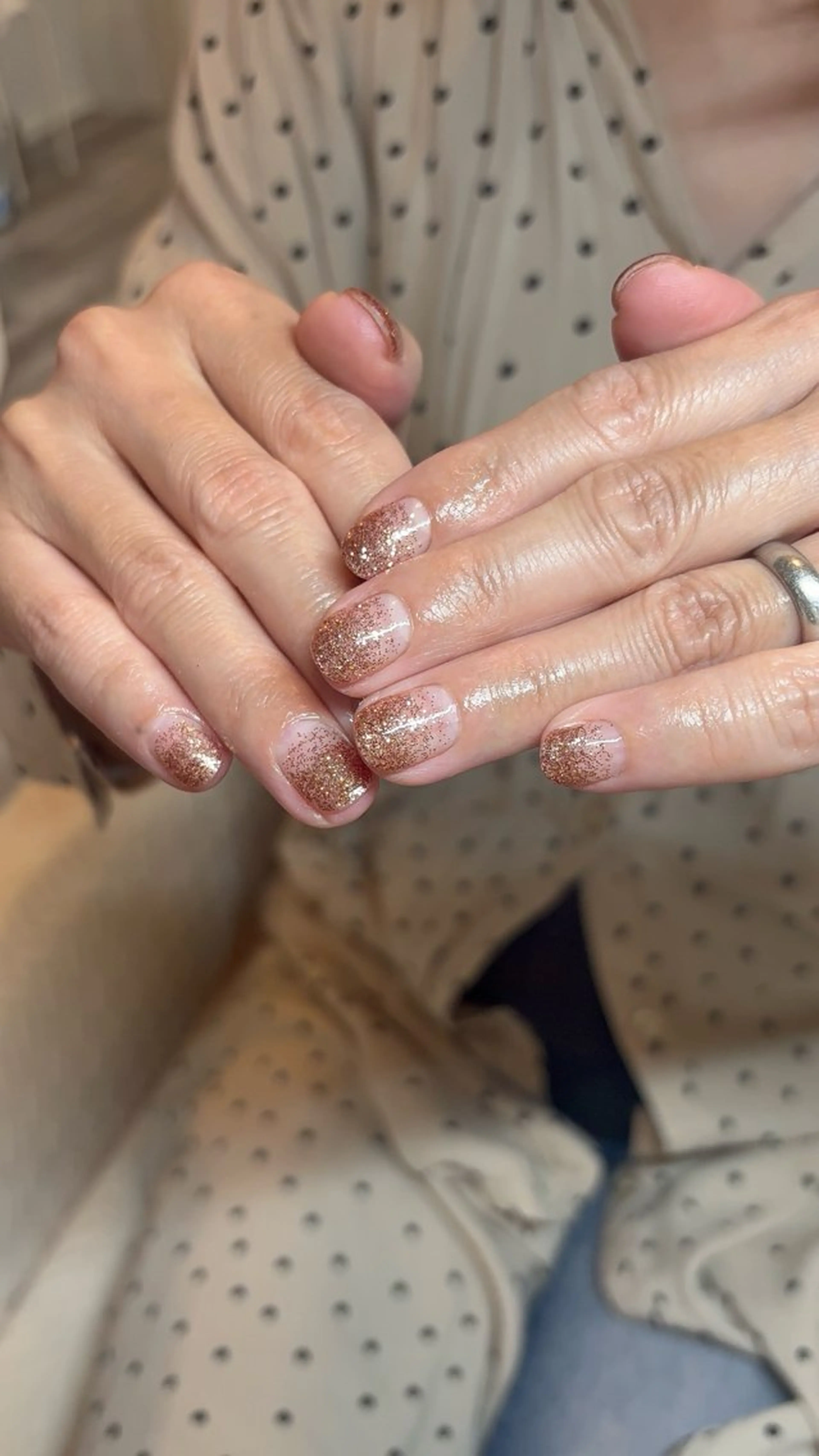 ネイル ラメ(グリッター) ラメグラデーション 人見 菜巴（ネイリスト）のネイルデザイン