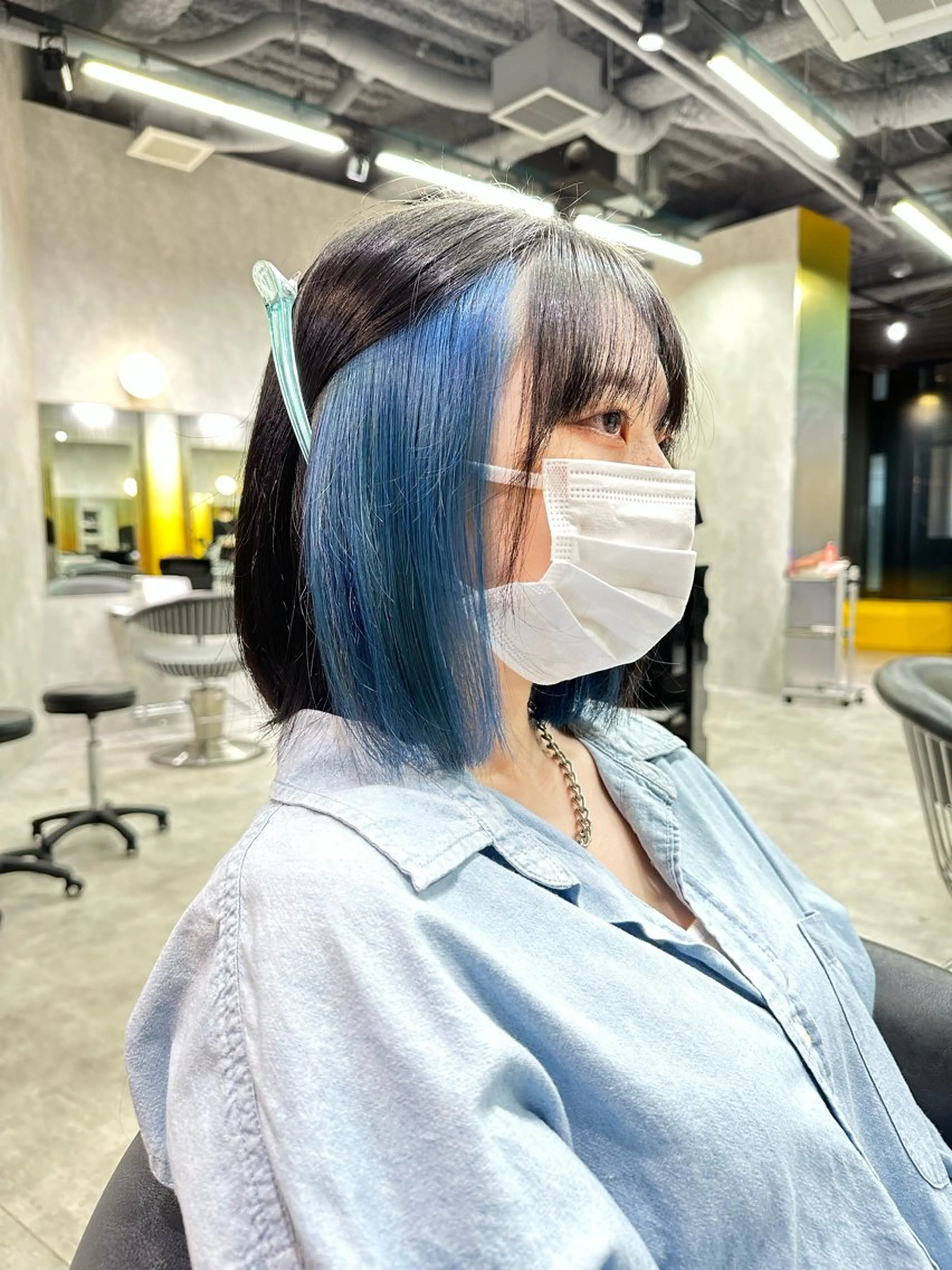 ミディアム カラー ブリーチ ブルーカラー インナーカラー fullbloom hair&spa所属・DAIKIベージュ 🍂レイヤーカットのヘアスタイル