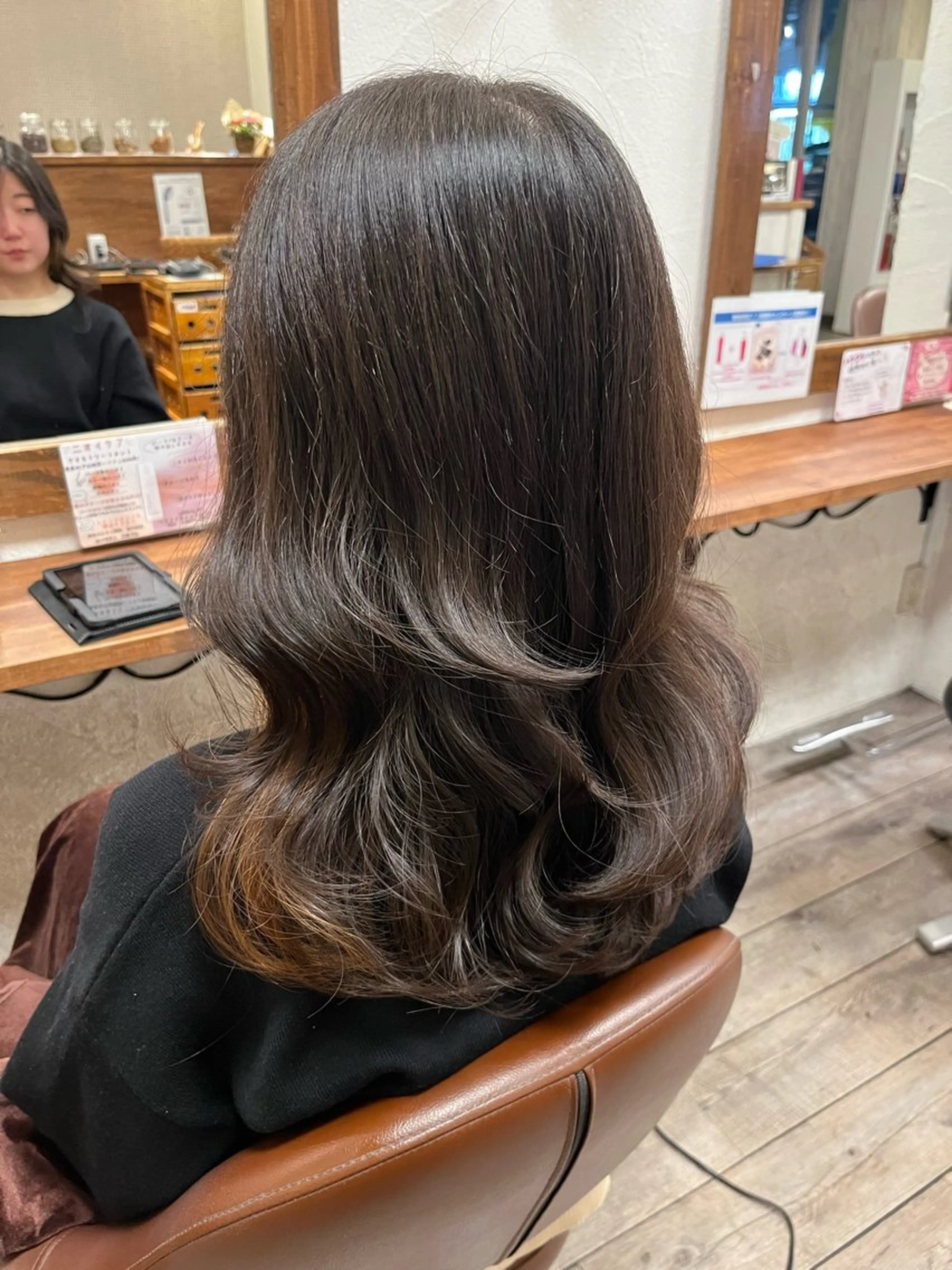 セミロング 國領 真央のヘアスタイル