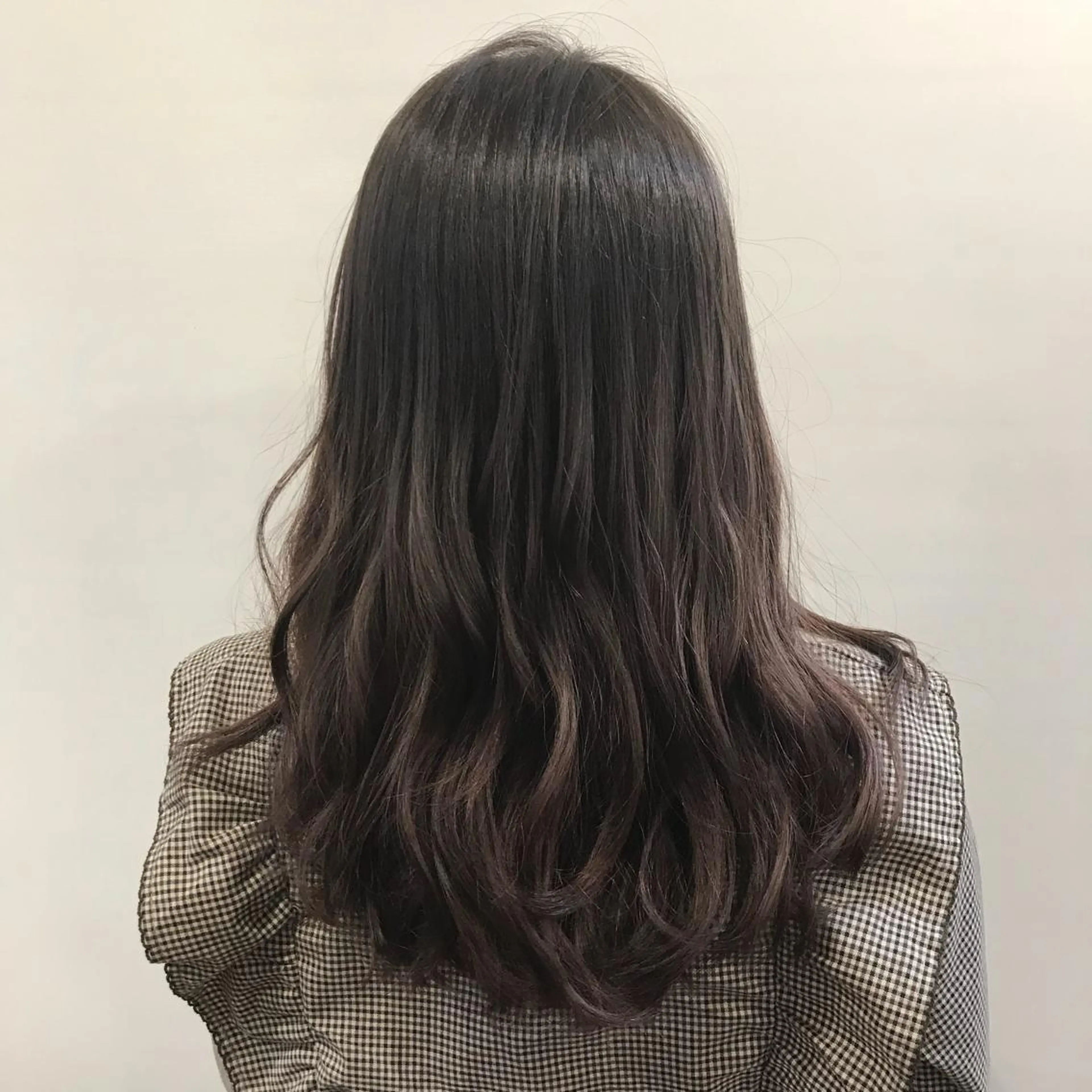 セミロング カラー シールエクステ ダークグレー グラデーションカラー エクステ 平尾 拓也のヘアスタイル