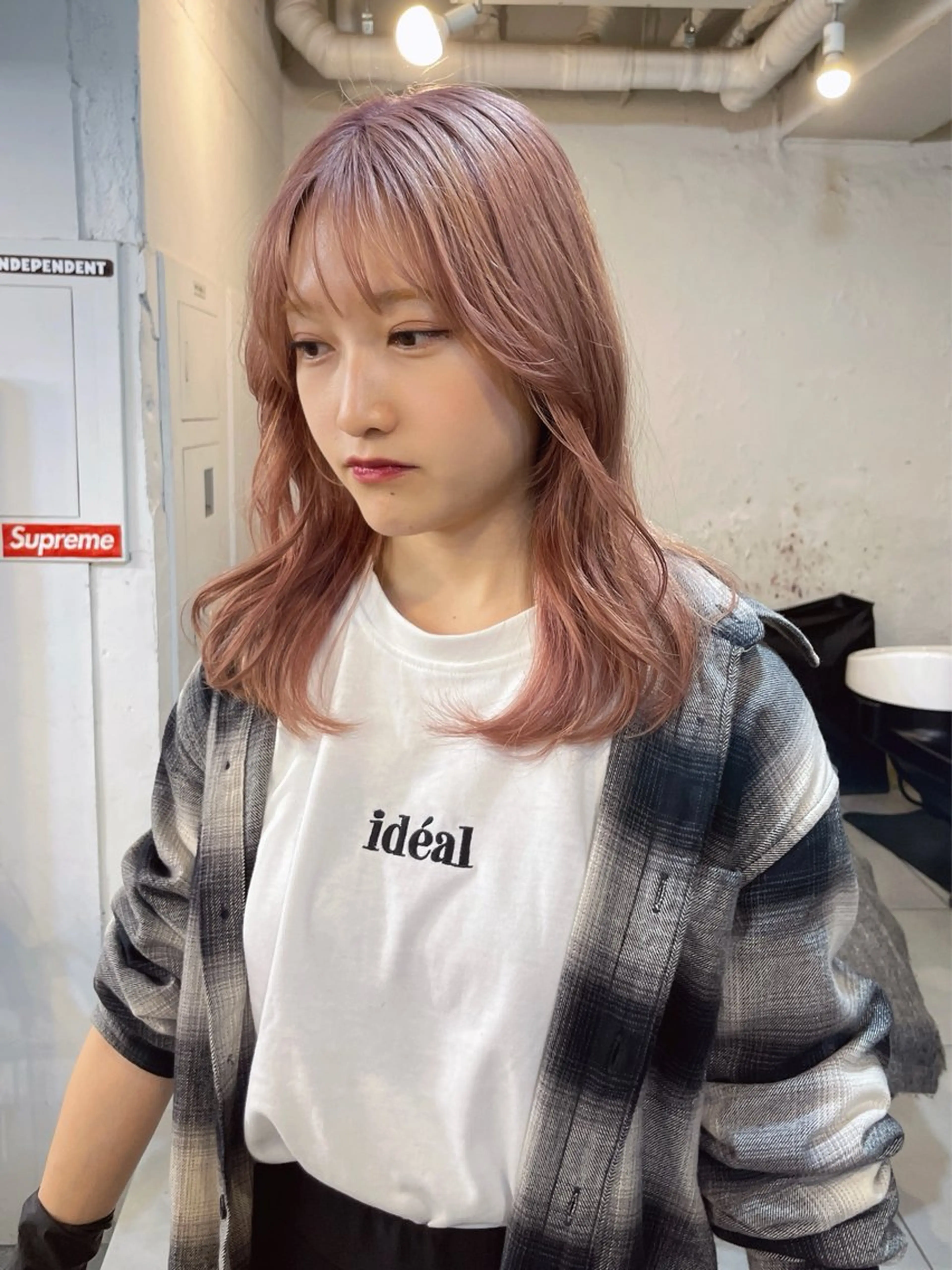 ミディアム カラー グレージュ ピンクカラー レイヤー　べージュ 白石研太のヘアスタイル