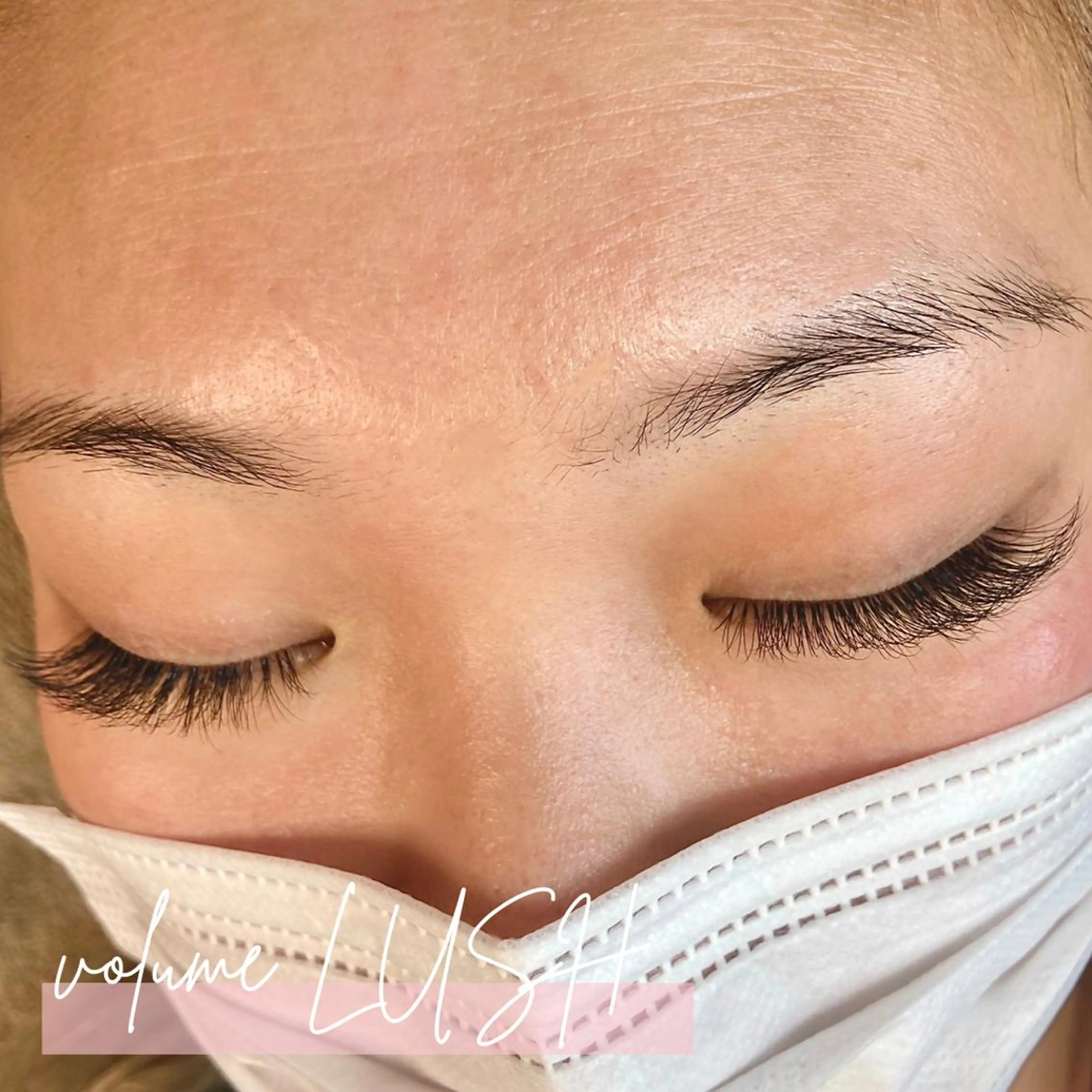 マツエク・マツパ フラットラッシュ ナチュラル ボリュームラッシュ サン美容室所属・サン美容室 ♡の眉毛・アイブロウイメージ