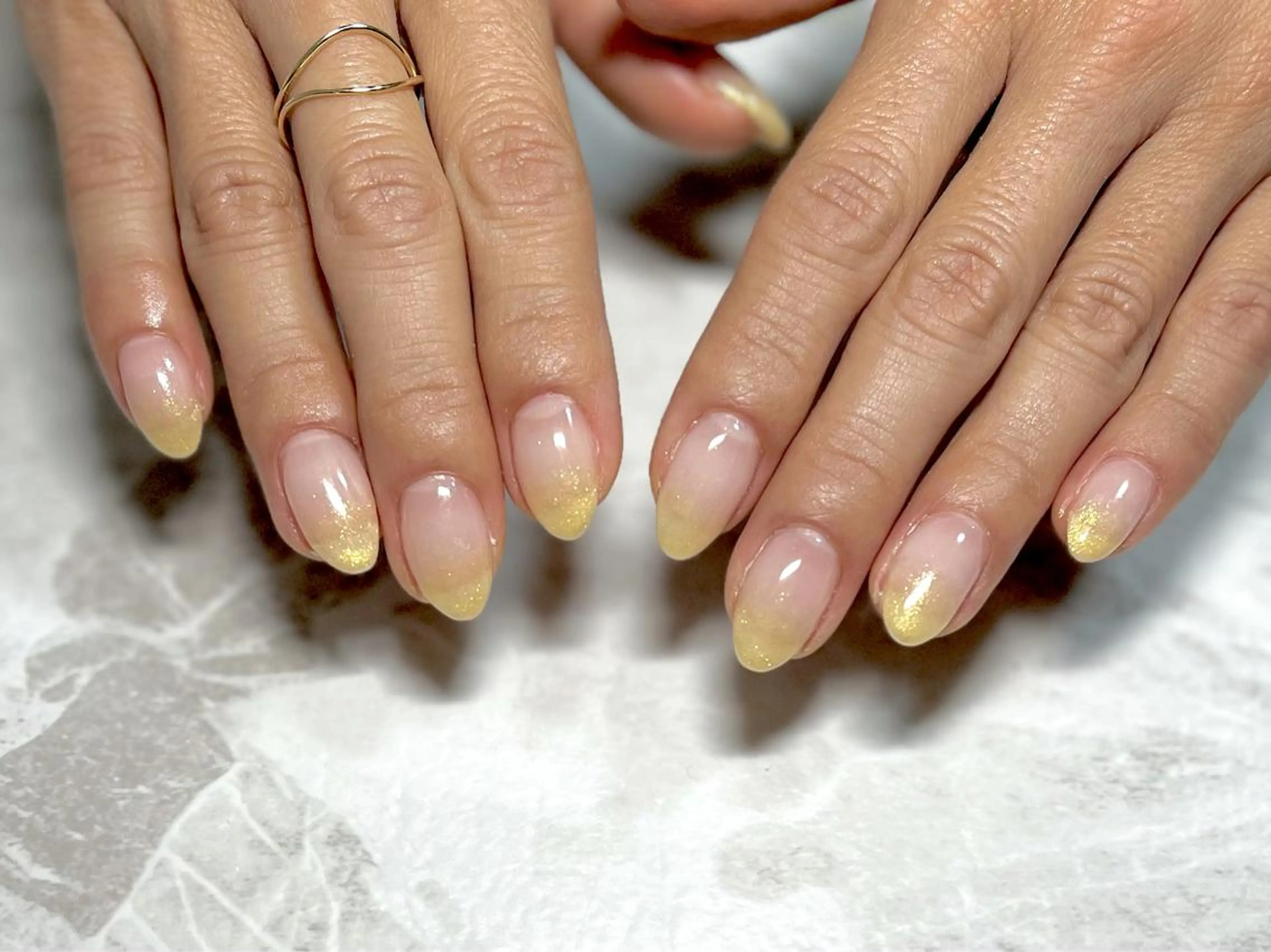 ネイル フットネイル ゴールド ニュアンスネイル シンプルネイル 春ネイル ネイル フフラ所属・nail fufla ♡yamane♡のネイルデザイン