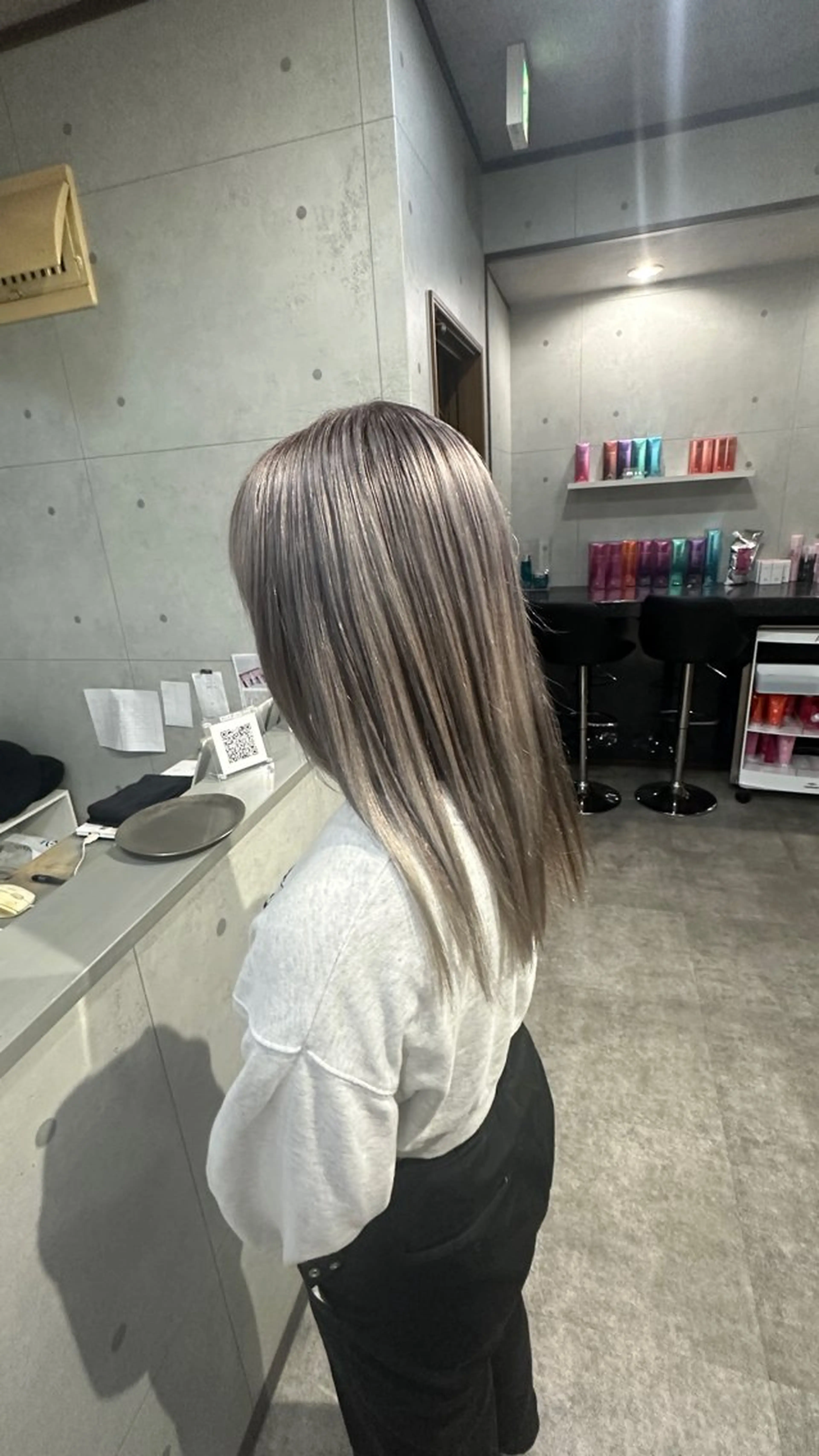 セミロング 外国人風カラー ハイライト レイヤーカット REVE所属・馬場  麻応のヘアスタイル