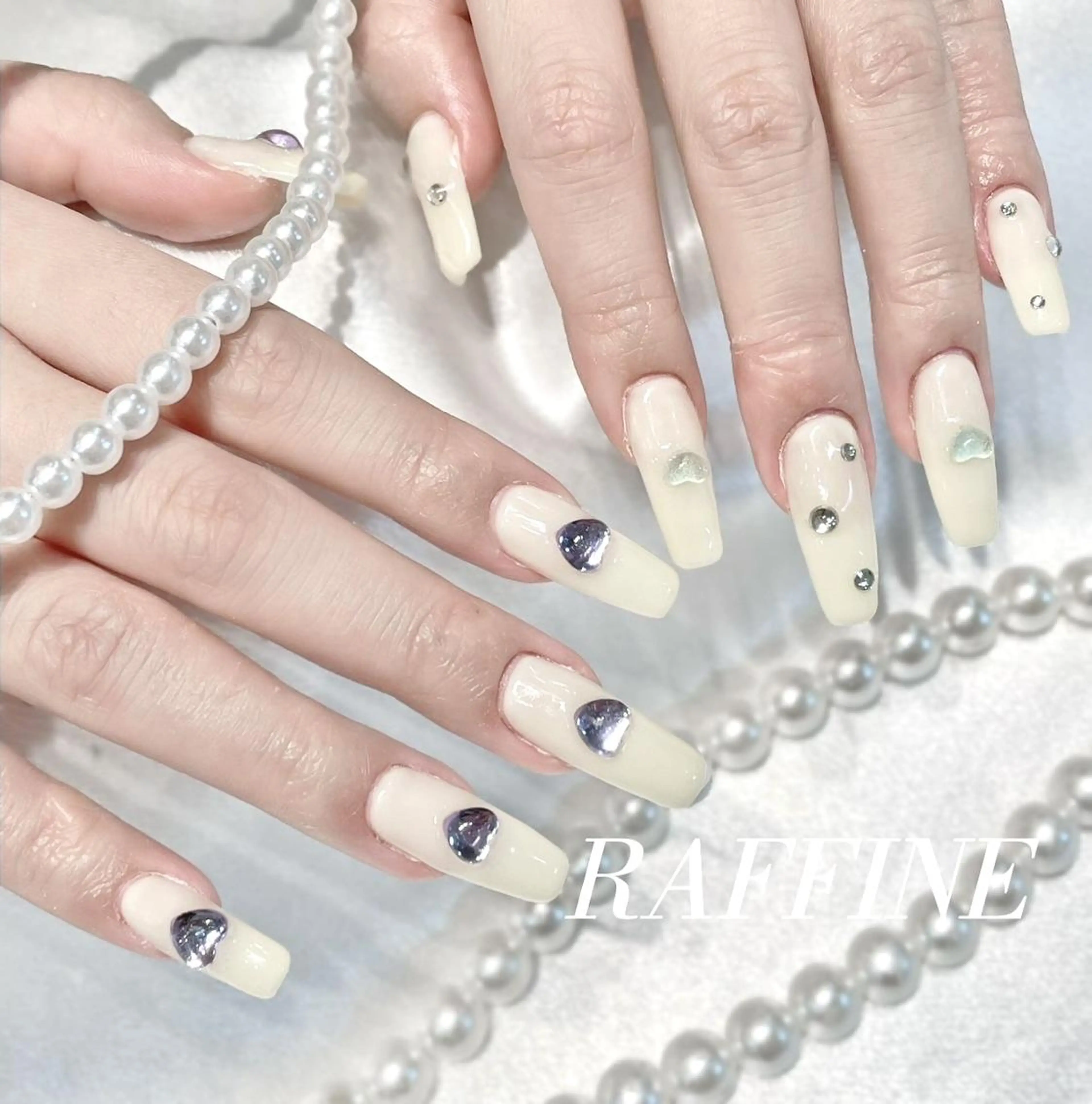 ネイル RAFFINE 月🦋🩵のネイルデザイン