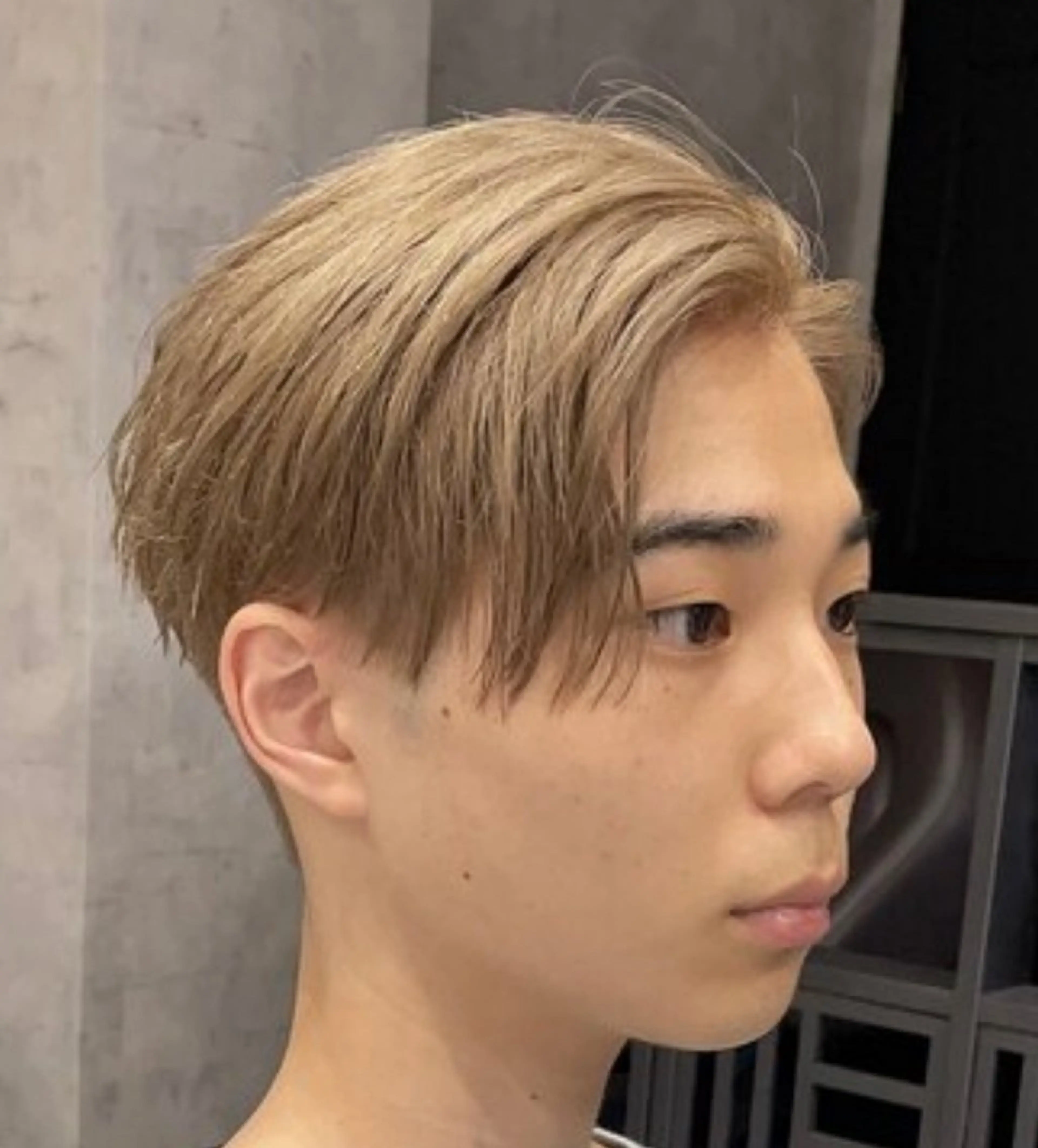 ショート カラー メンズ メンズブリーチ ブリーチ ブロンド ヘアカラー トリートメント ✨メンズ特化✨ サーフカール🏄‍♂のヘアスタイル