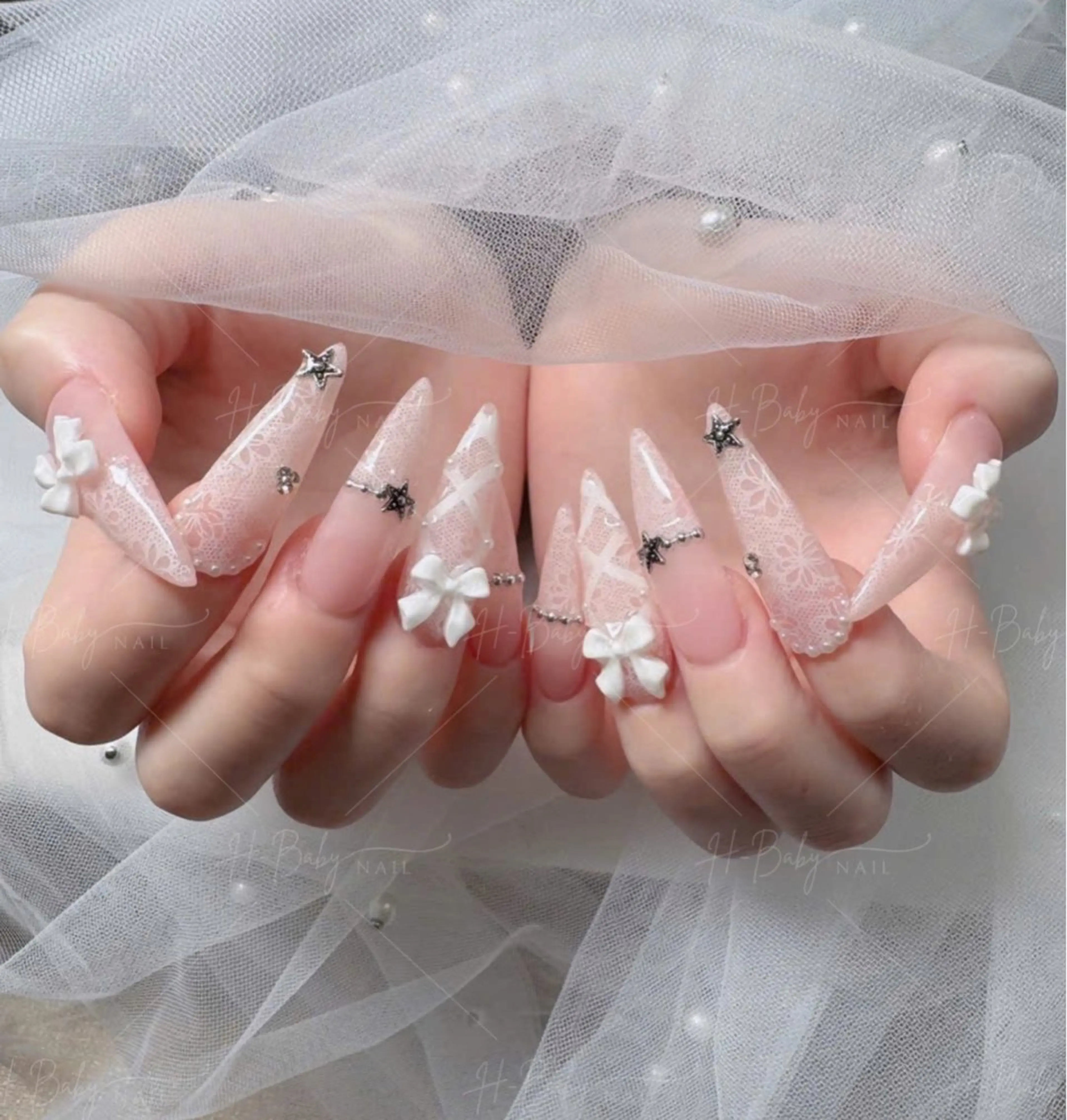 ネイル フレンチネイル ジェルネイル ガラスフレンチ ハロウィン ハート H.baby nail所属・H.baby Nail Salonのネイルデザイン