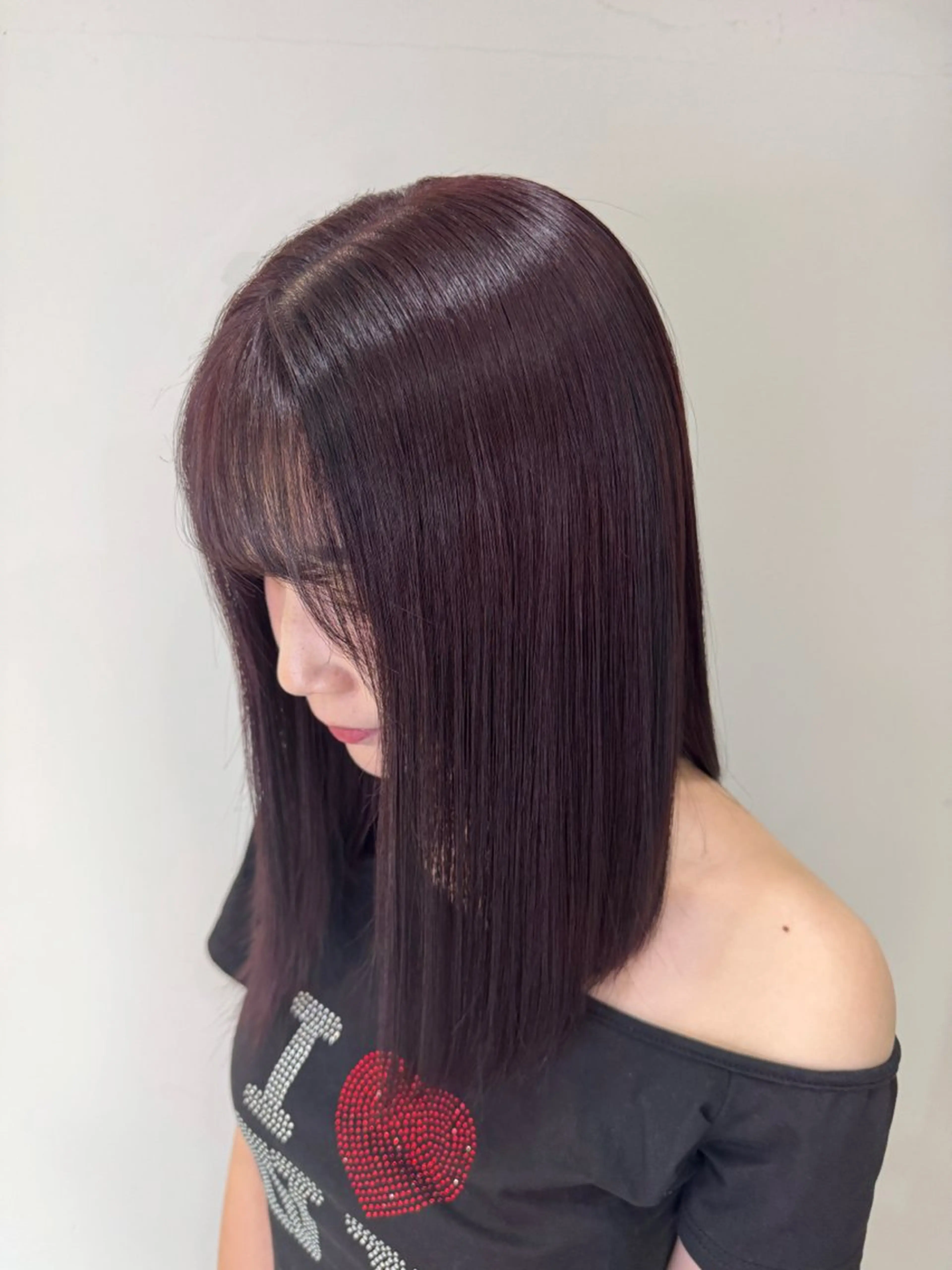 ミディアム カラー ヘアカラー トリートメント tomona 𝜗𝜚のヘアスタイル