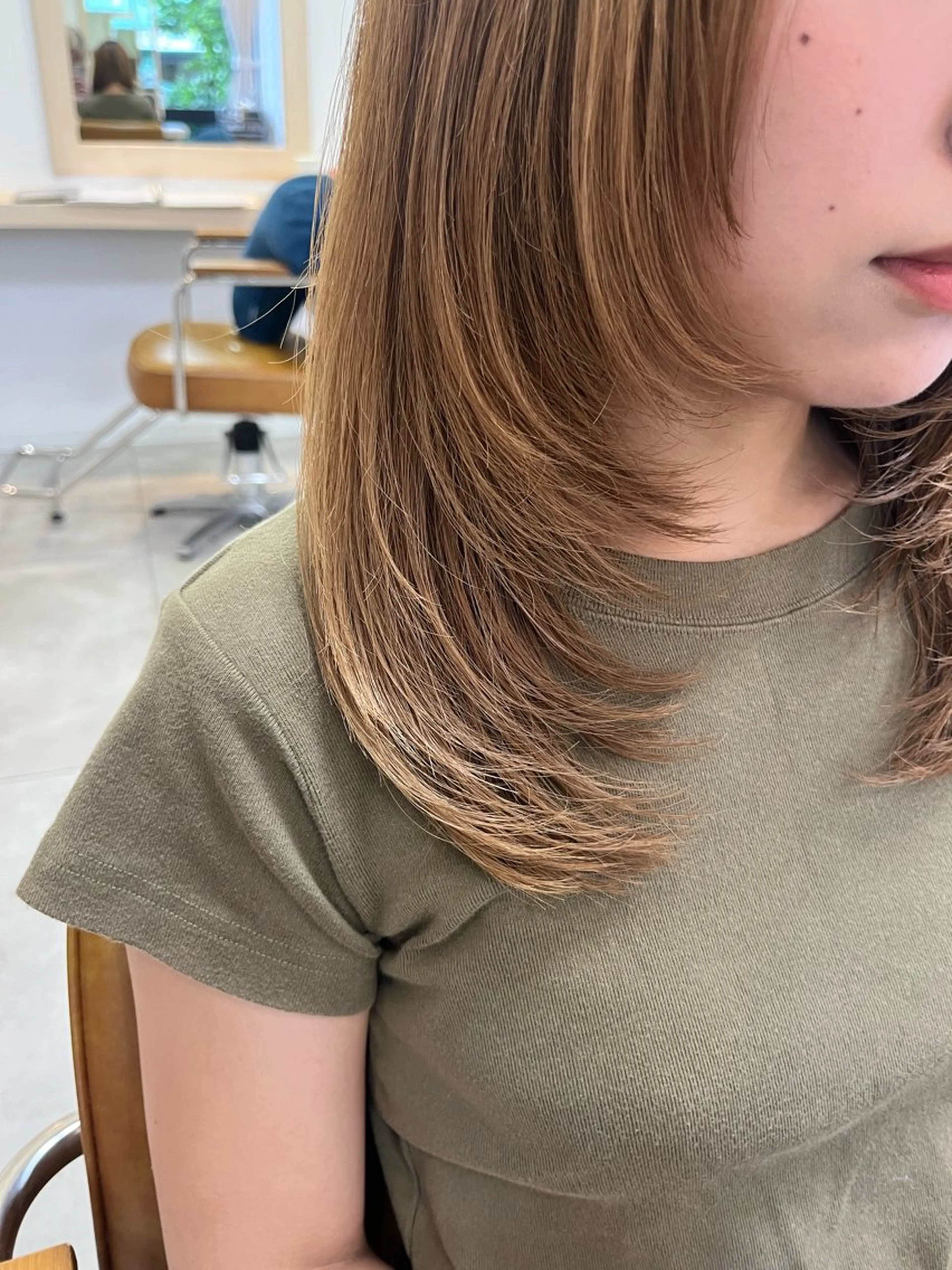 セミロング レイヤーカット ワンホンレイヤー Hikari /赤み消しカラーのヘアスタイル
