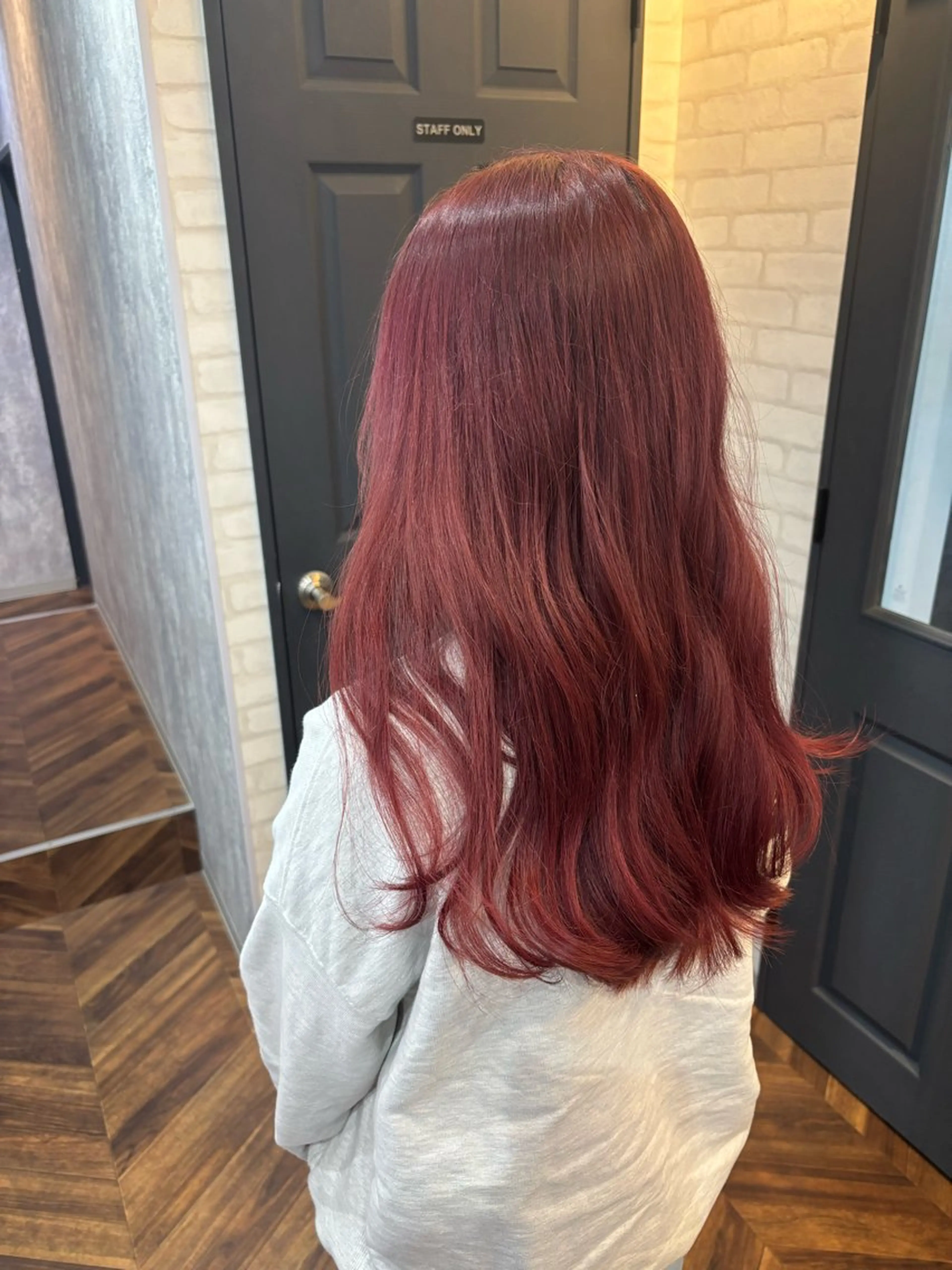 セミロング カラー ブリーチ ブラウンカラー ダブルカラー レッドカラー レッドブラウン ヘアカラー トリートメント 詩乃 暖色系🎀レイヤーのヘアスタイル