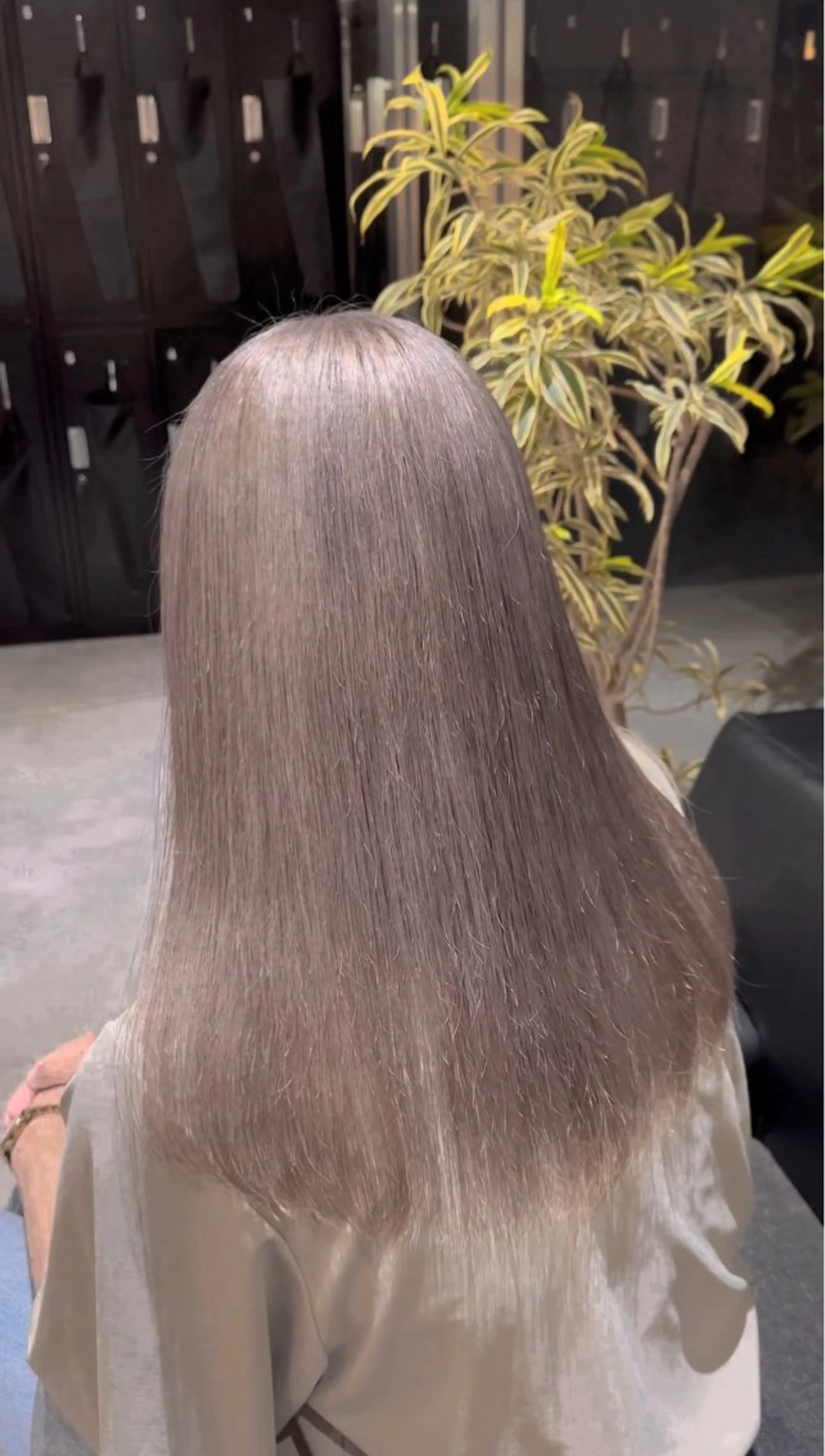 ロング カラー ブリーチ ケアブリーチ イヤリングカラー インナーカラー ヘアカラー トリートメント レイヤーカット/ ブリーチカラー/雅人のヘアスタイル