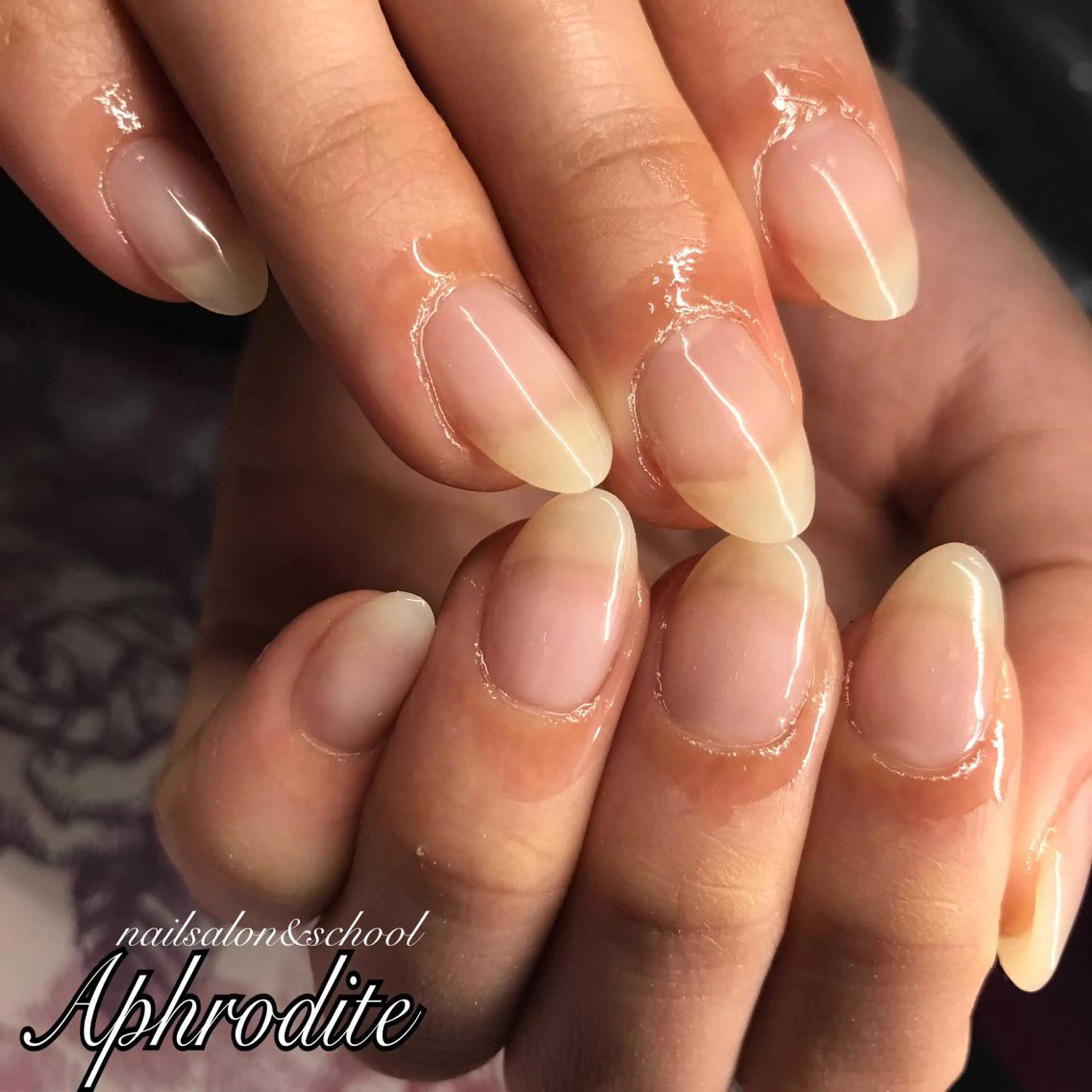 ネイル クリアネイル 長さ出し ジェルネイル APHRODITE Nagisaのネイルデザイン