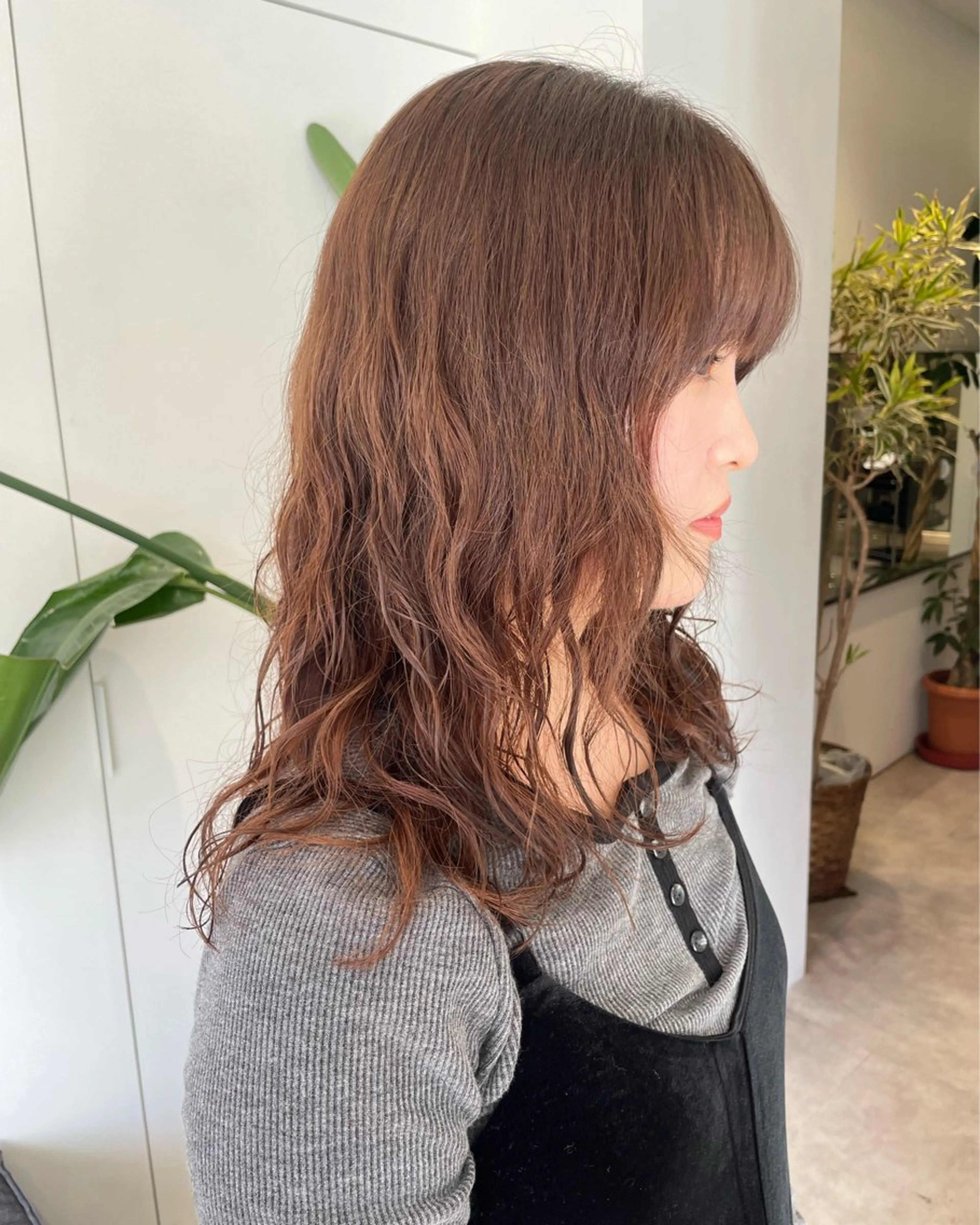セミロング NEST by chord （ネストバイコード）所属・🤍関根 朋香🤍のヘアスタイル