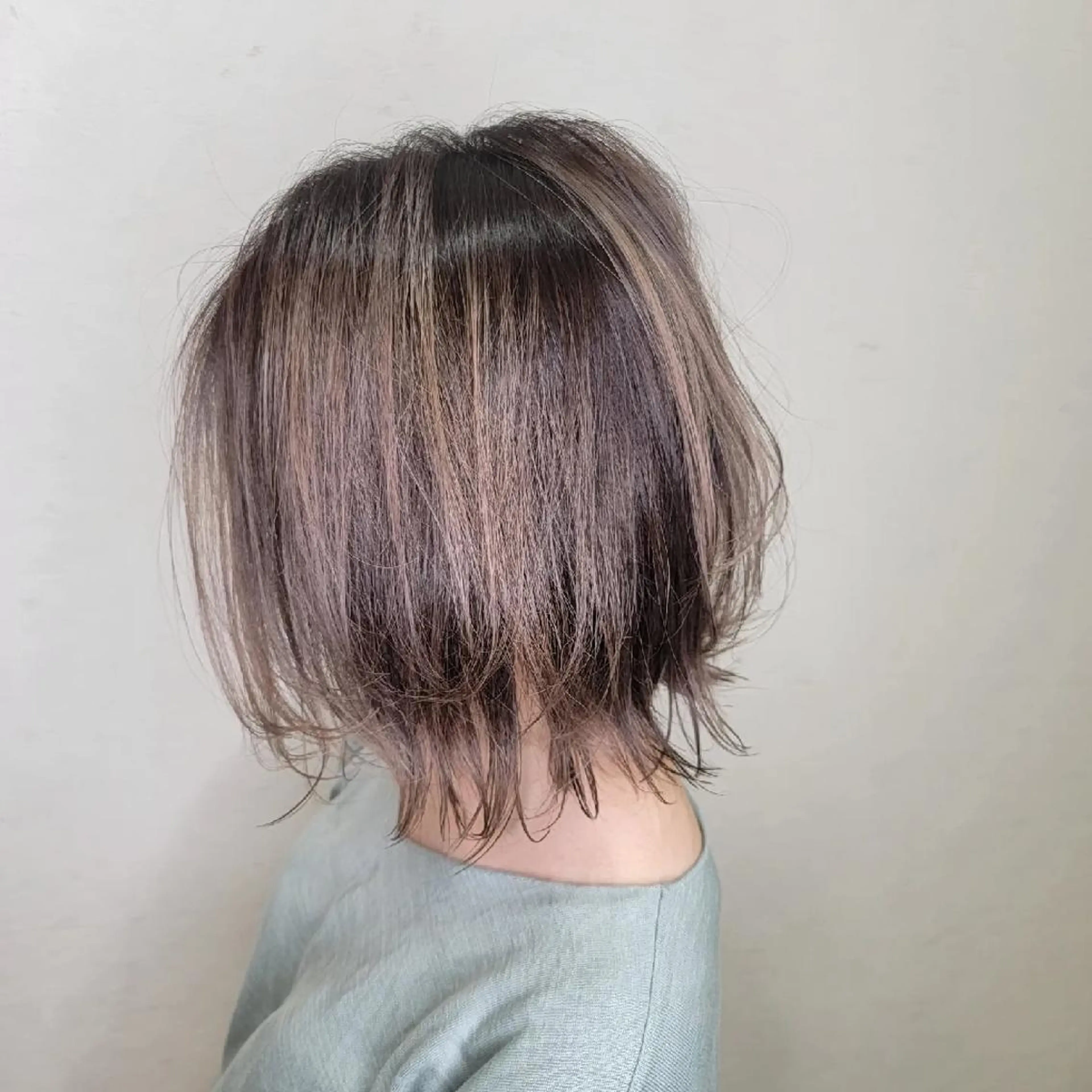 ミディアム ウルフカット カット 縮毛矯正 トリートメント 手代木 遼のヘアスタイル