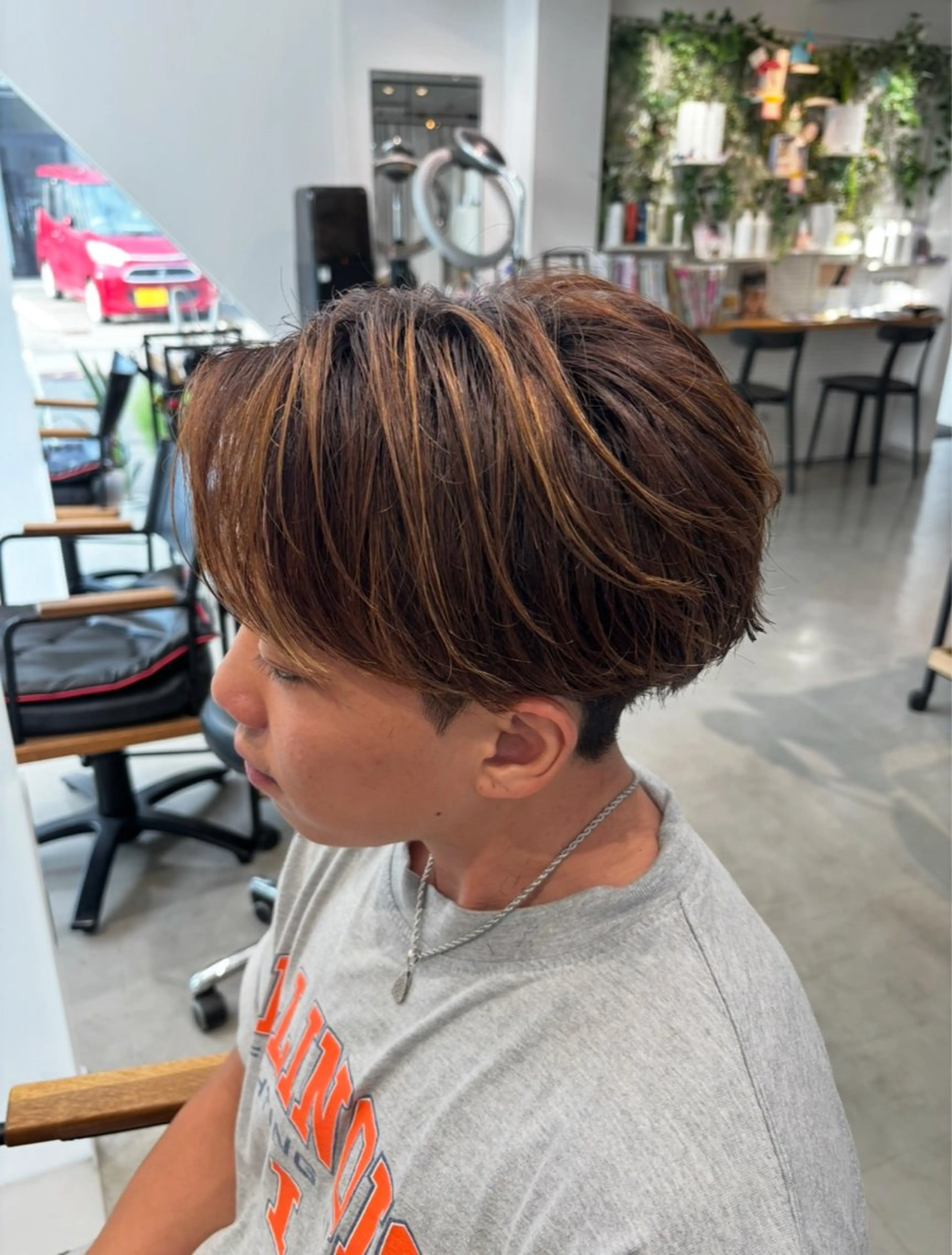 ショート ハイライト カット ヘアカラー APREKO JURIAのヘアスタイル